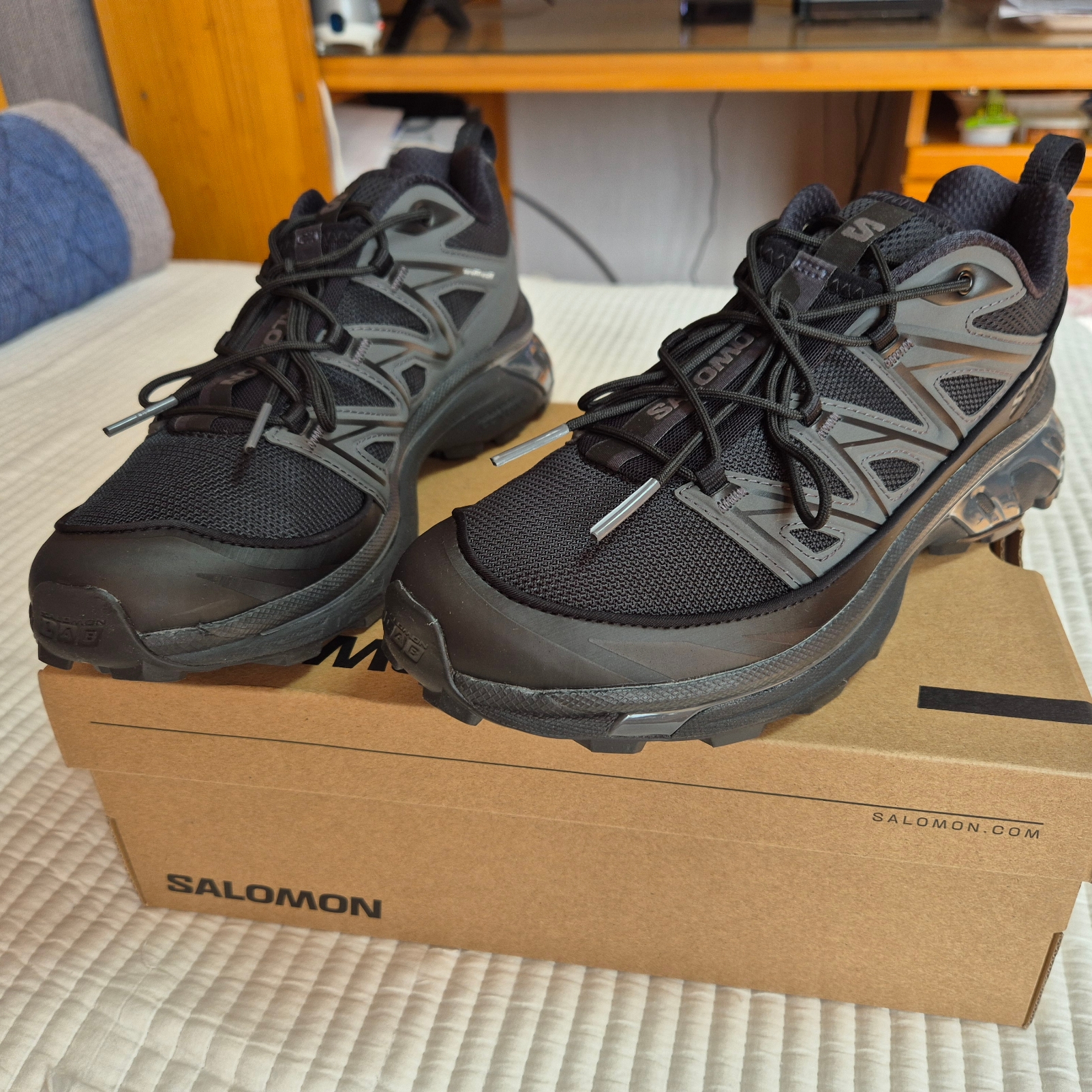 Salomon XT-6 Expanse Black Ebony 착용 스타일 - 2