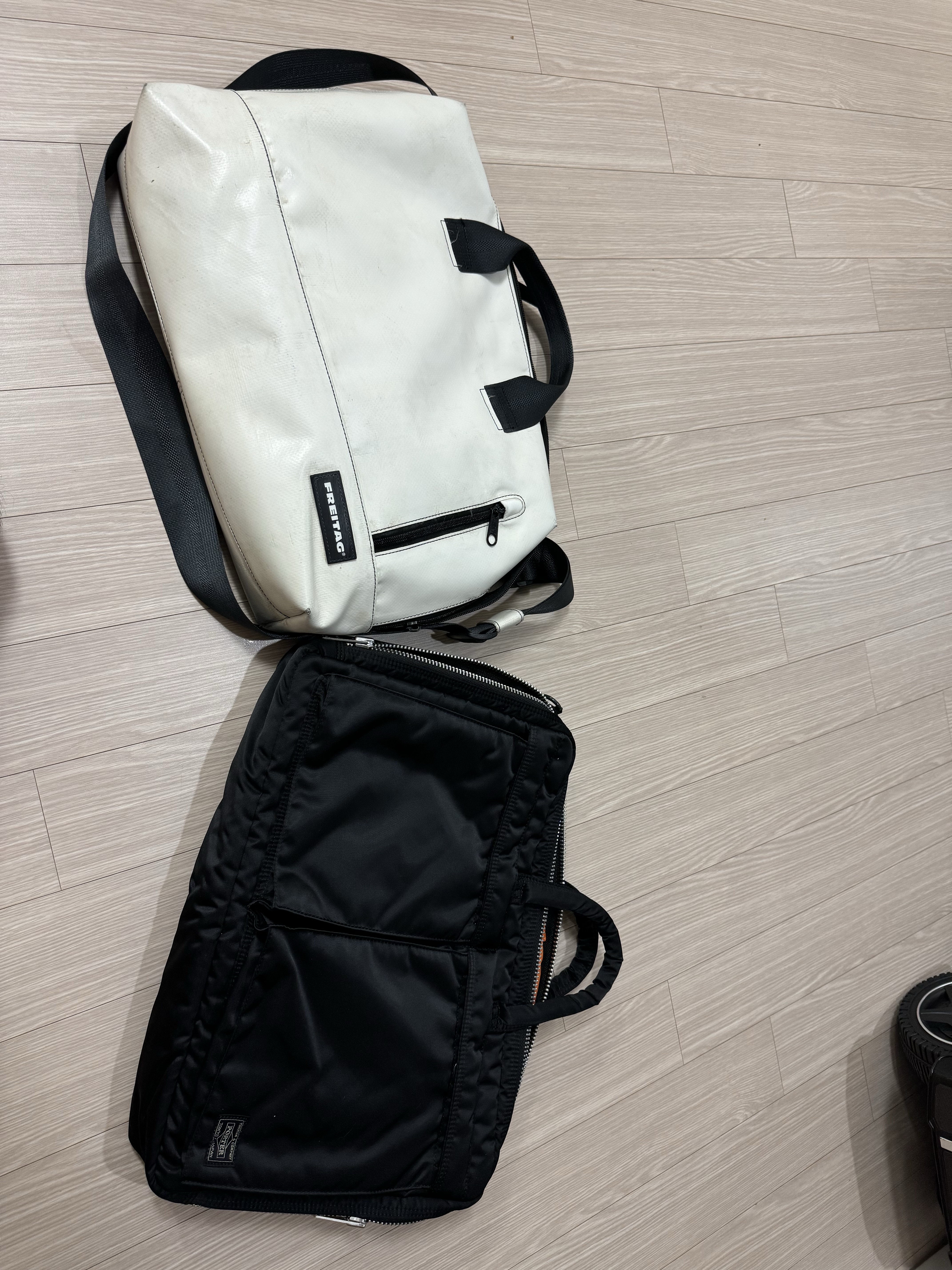 Porter Tanker 2Way Briefcase Black 착용 스타일 - 4