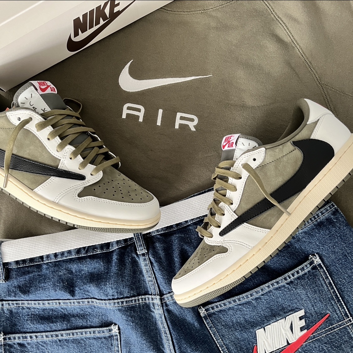 Jordan 1 x Travis Scott Retro Low OG SP Reverse Olive, Supreme x Nike Denim Short Indigo - 24SS 착용 스타일 - 4