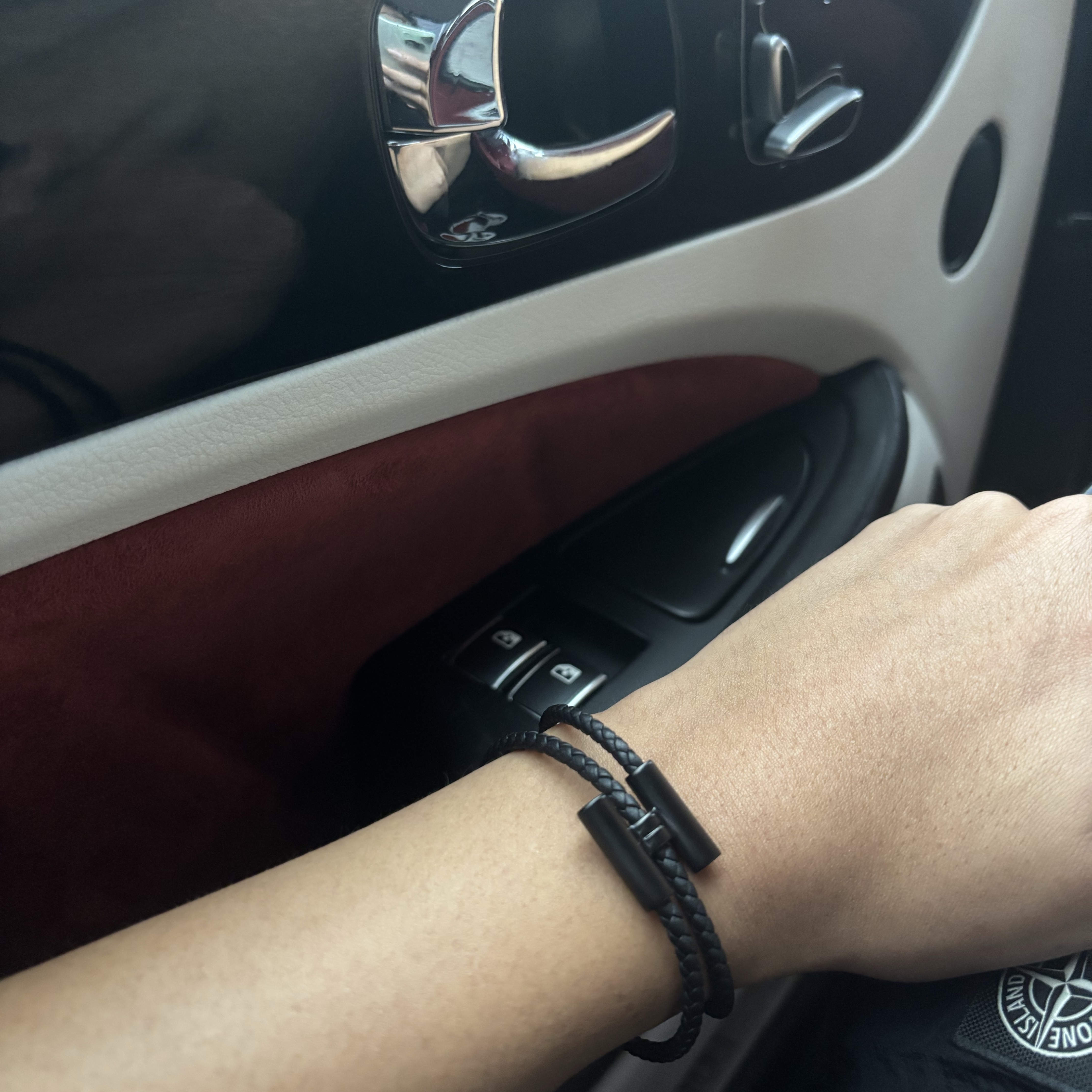 Hermes Tournis Tresse Bracelet Swift Calfskin So Black & Noir 착용 스타일