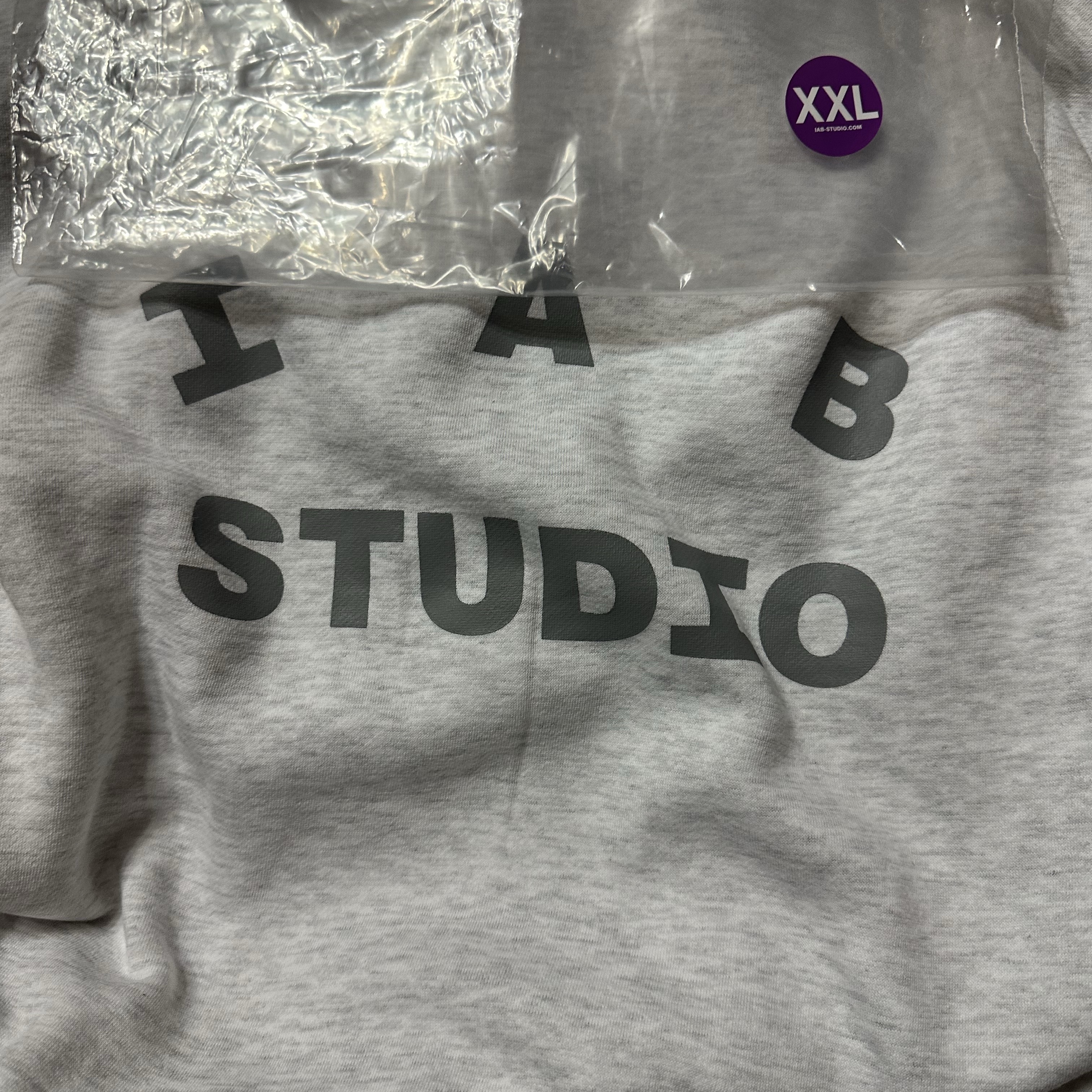 IAB Studio Hoodie Light Gray 착용 스타일