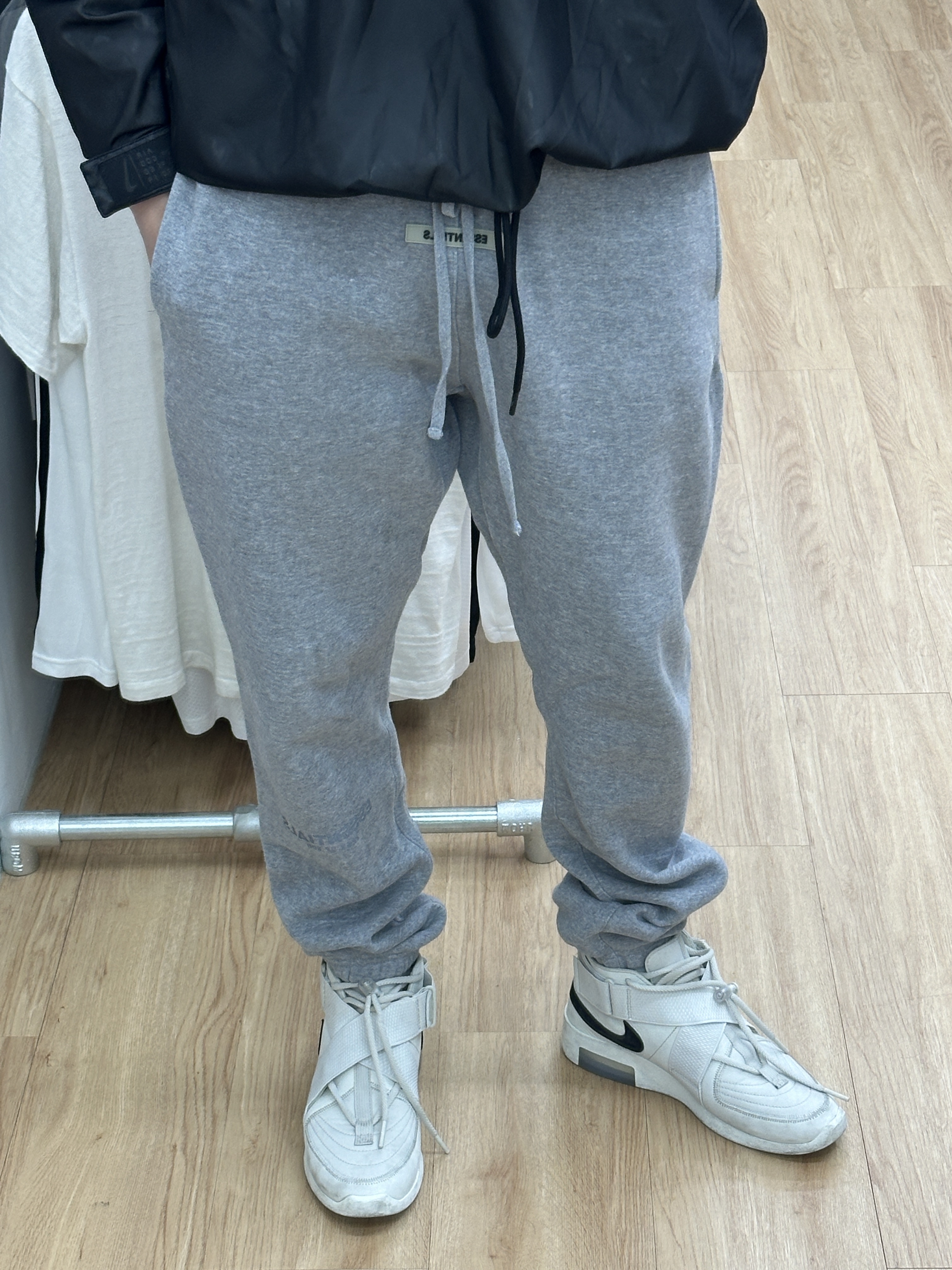 Nike x Fear of God NRG LS Henley Top Black 착용 스타일 - 4