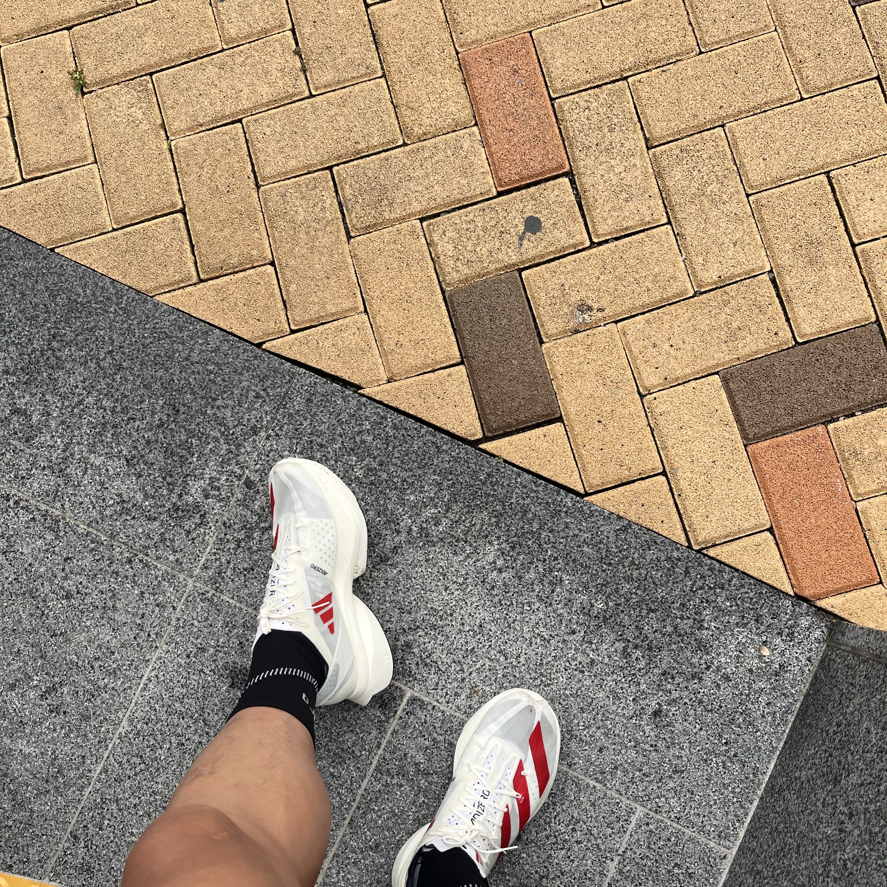 Adidas Adizero Adios Pro 3 Off White Better Scarlet 착용 스타일