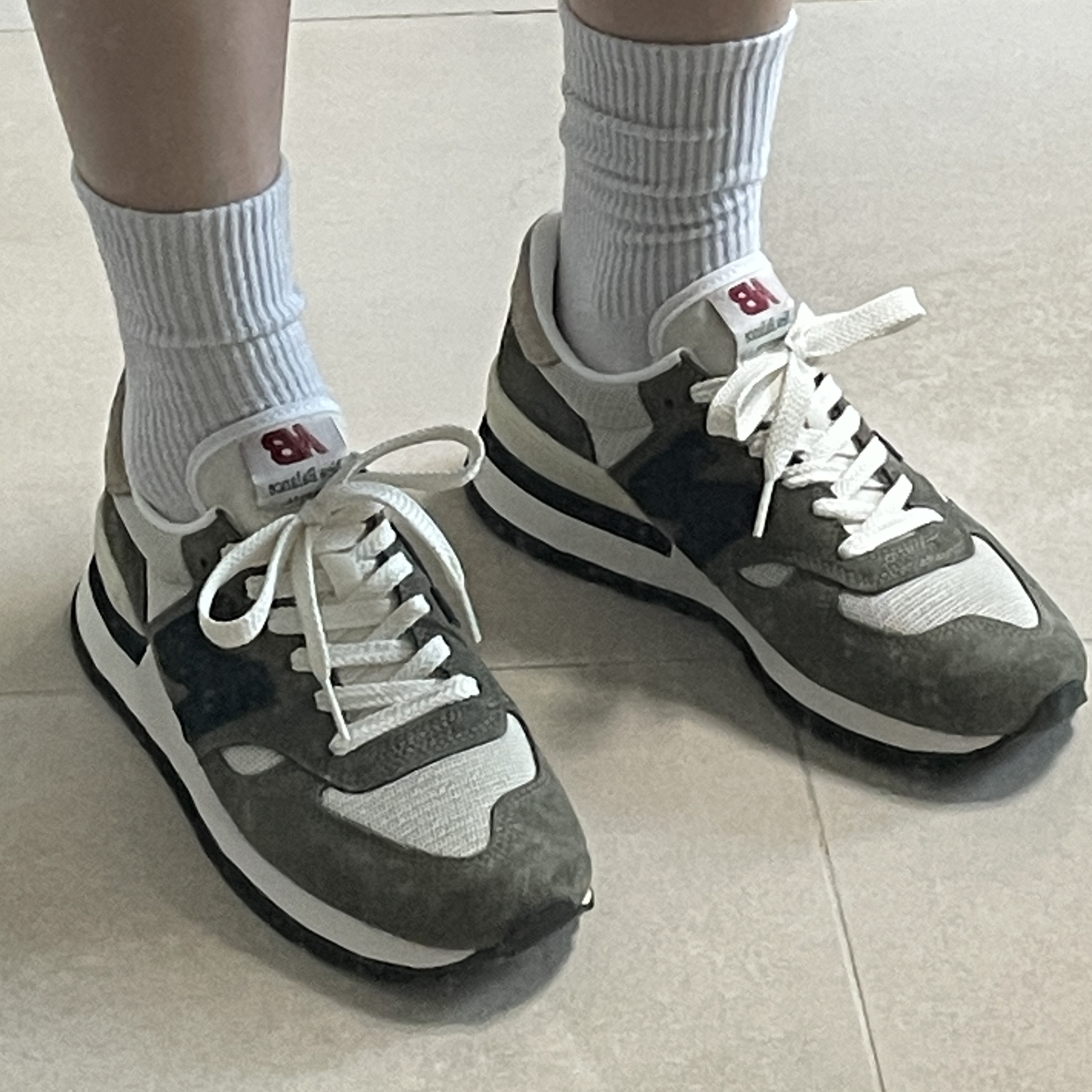 New Balance 990v1 Made in USA Olive 착용 스타일