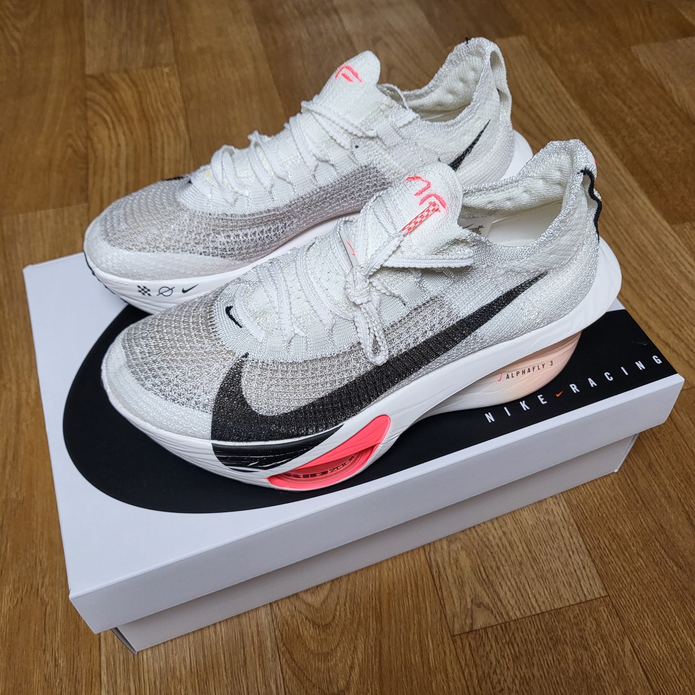 (W) Nike Air Zoom Alphafly Next% 3 Sail Crimson Tint 착용 스타일 - 1