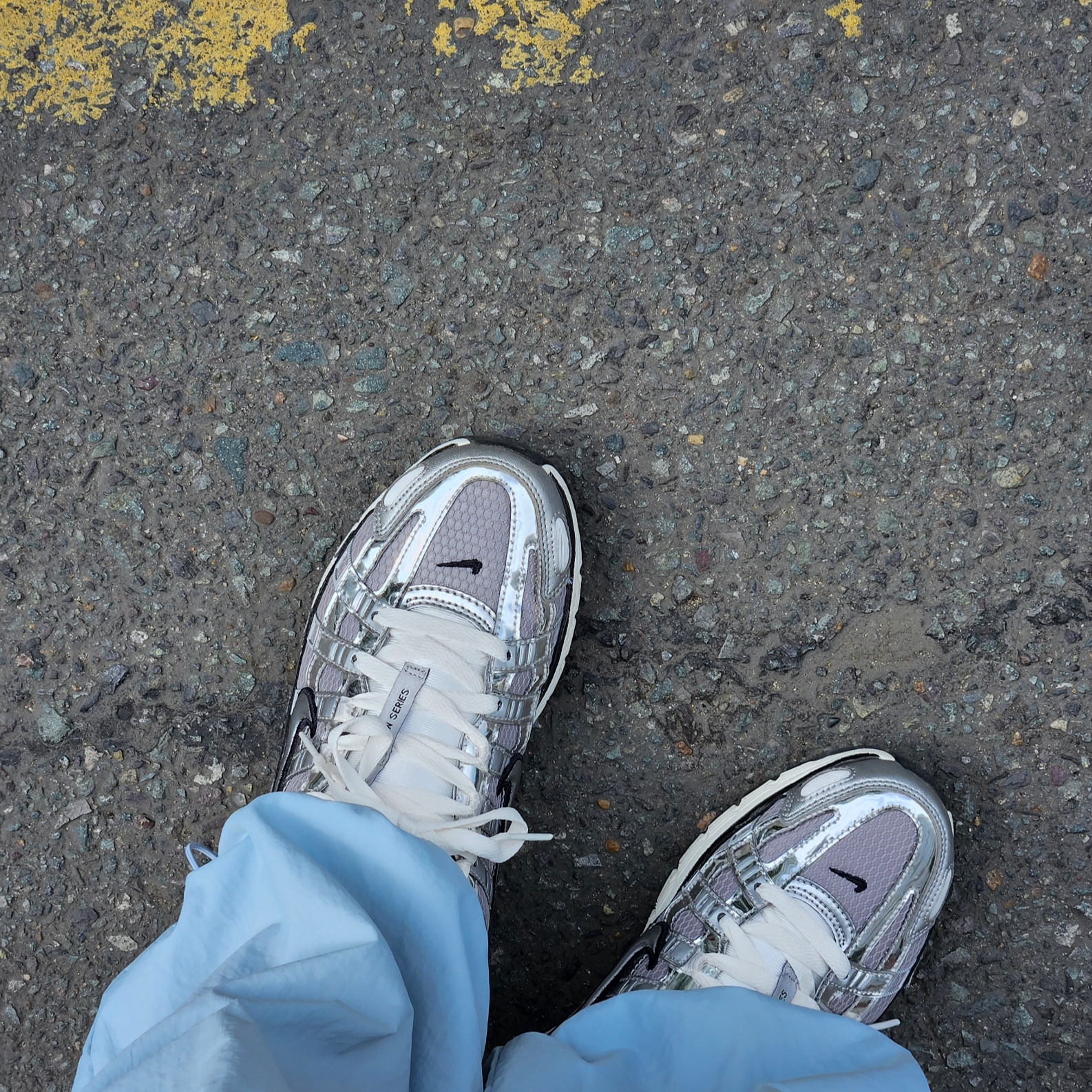 Nike P-6000 Metallic Silver 착용 스타일