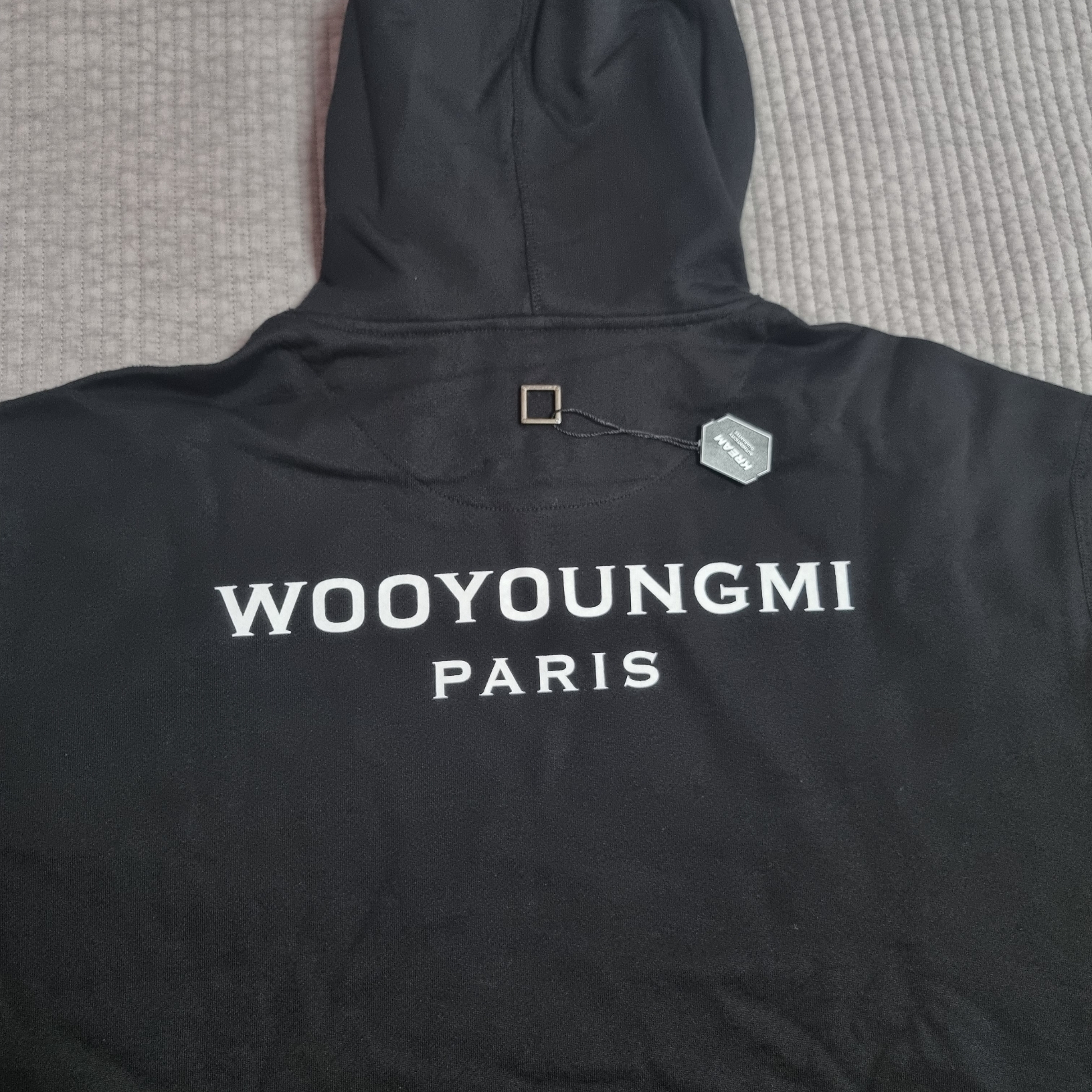 Wooyoungmi Cotton Back Logo Hooded Sweatshirt Black - 24SS 착용 스타일 - 1
