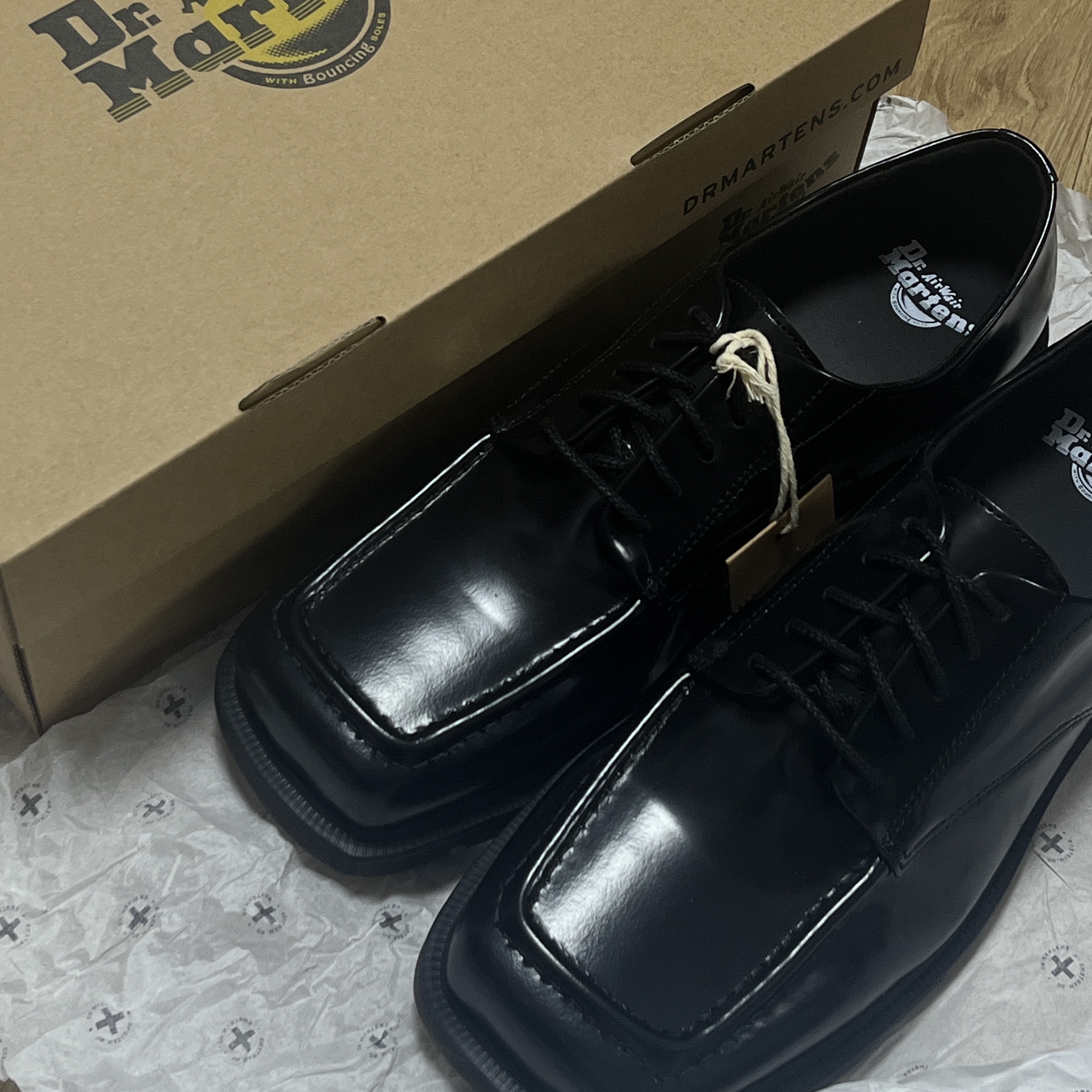 [KREAM 단독] Dr. Martens Durrow 5 hole Shoes Black - 24FW 착용 스타일 - 2