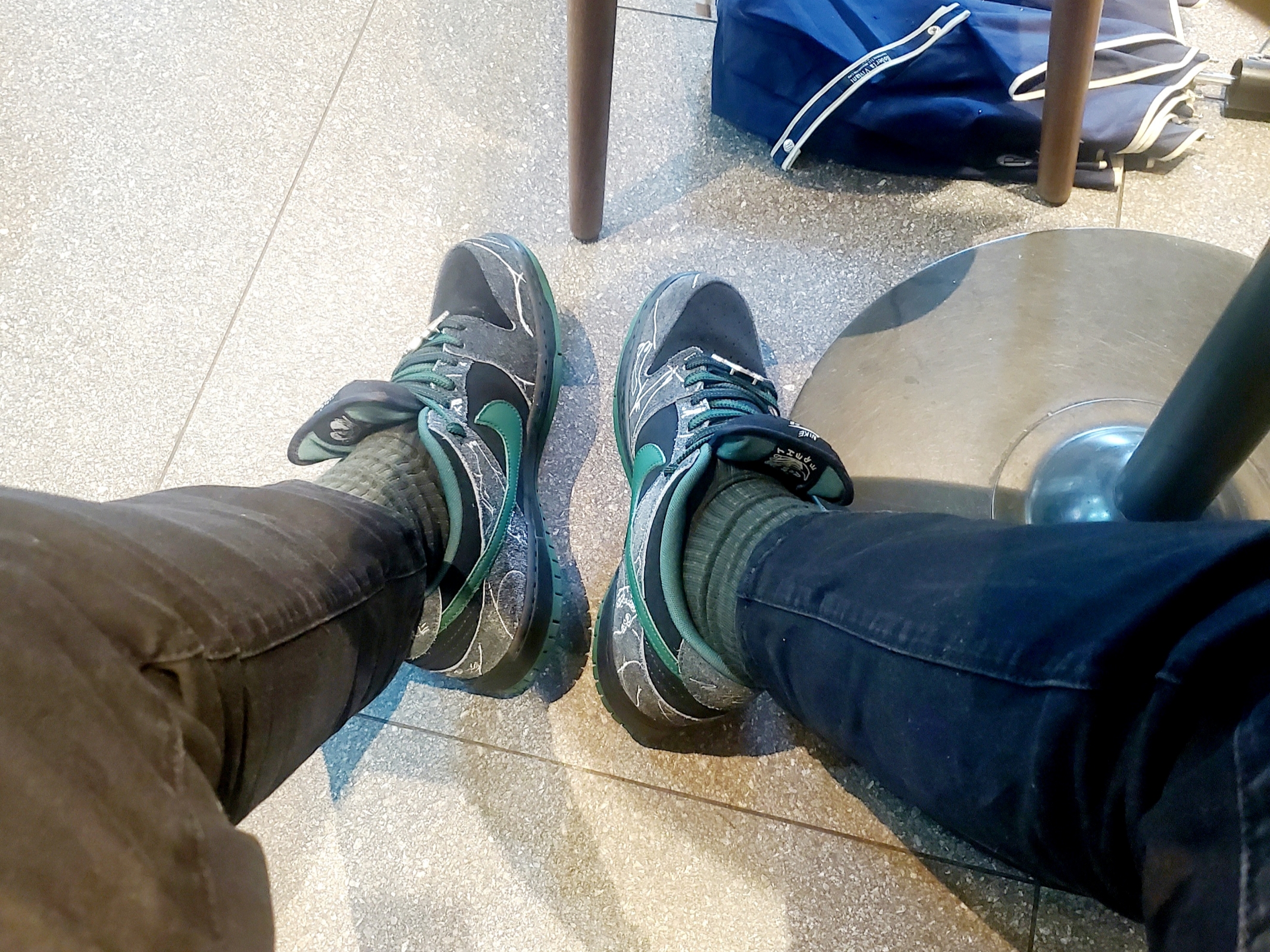 Nike x There SB Dunk Low Pro Anthracite and Gorge Green 착용 스타일