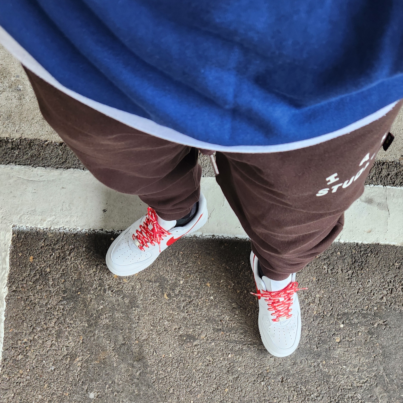 IAB Studio Sweatpants Brown 착용 스타일