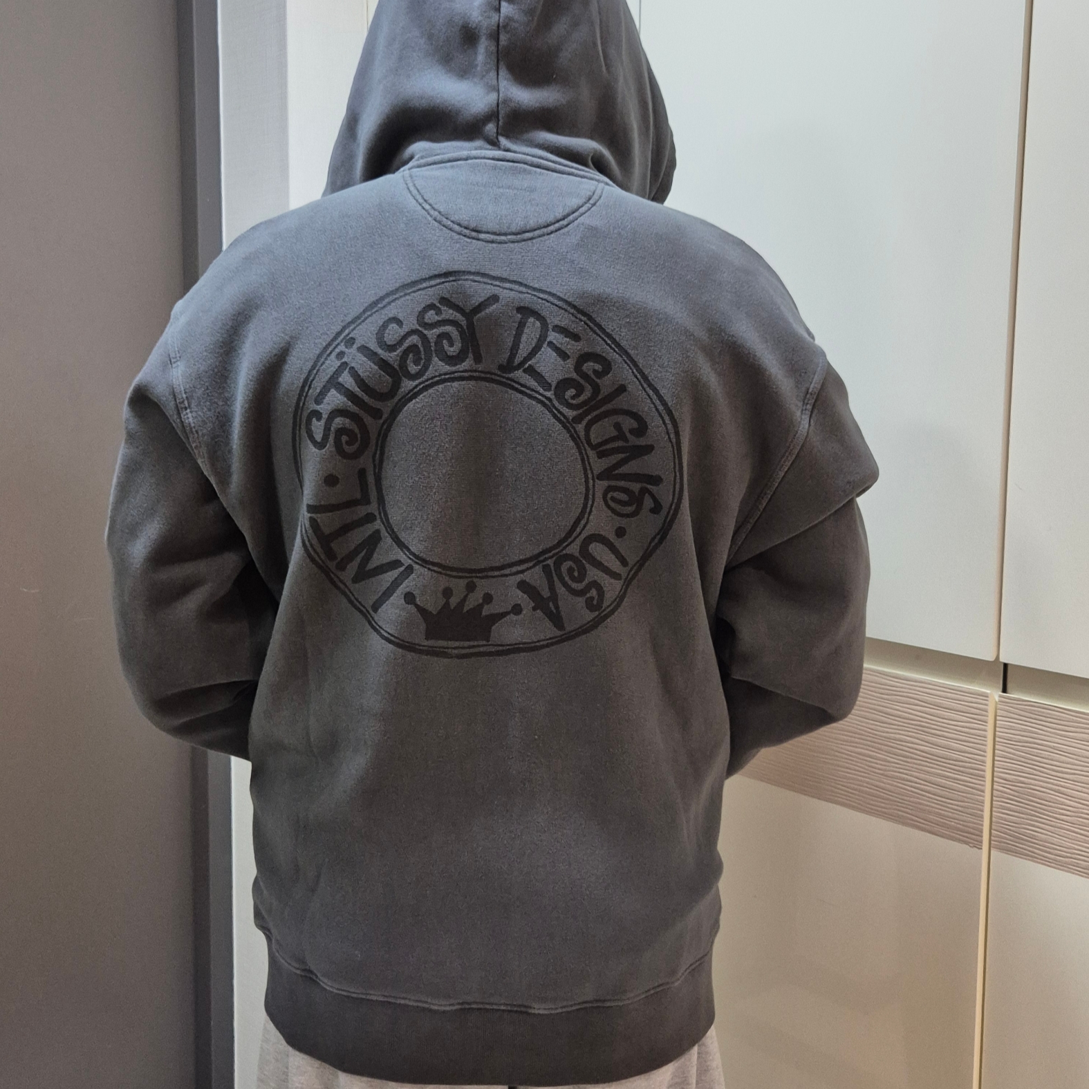 Stussy Buana Pigment Dyed Zip Hoodie Black 착용 스타일 - 2