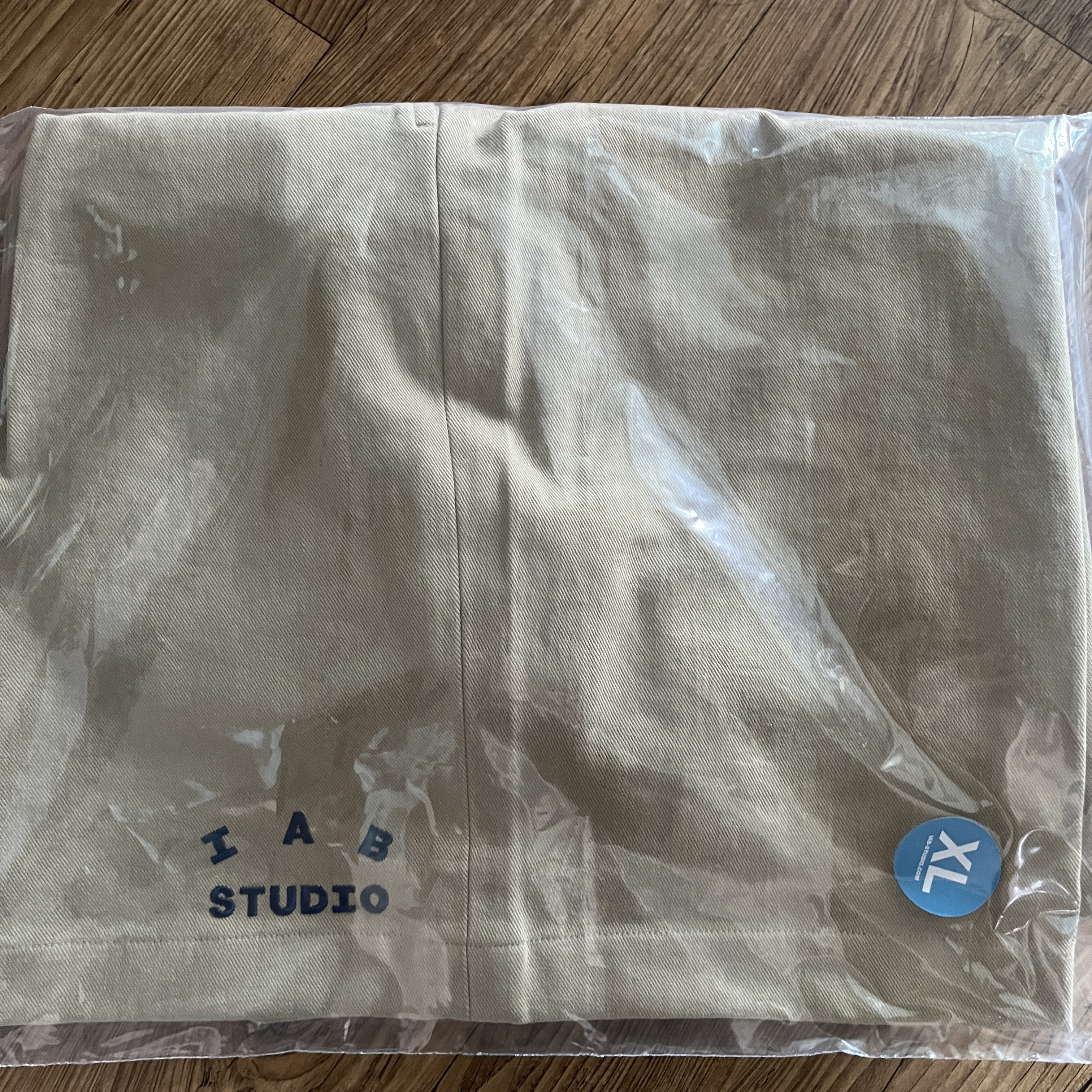 IAB Studio Chino Shorts Beige 착용 스타일