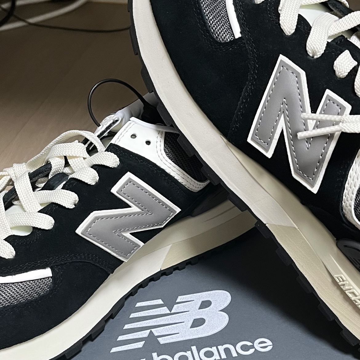 New Balance 574 Legacy Black 착용 스타일 - 1