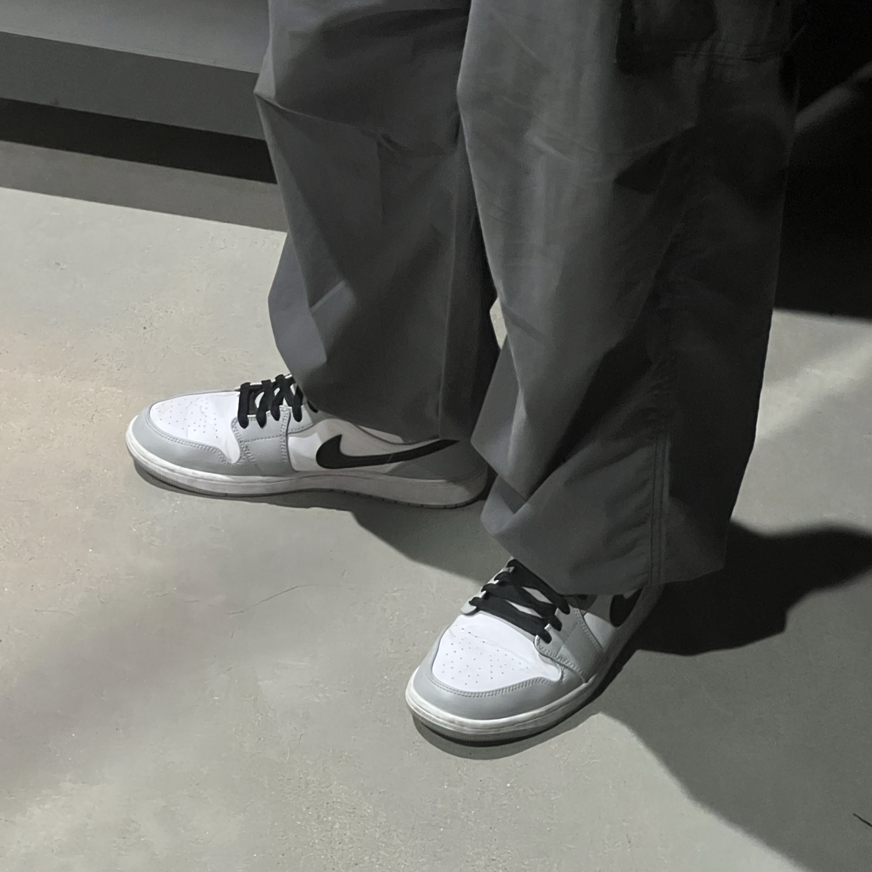 Jordan 1 Mid Light Smoke Grey 착용 스타일