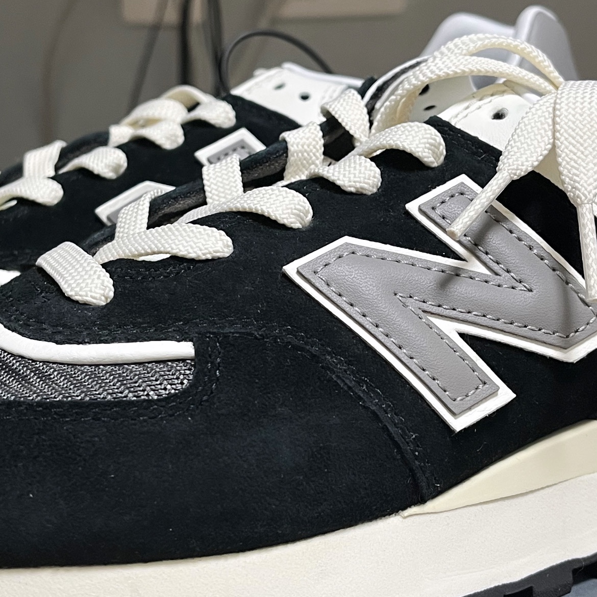 New Balance 574 Legacy Black 착용 스타일 - 2