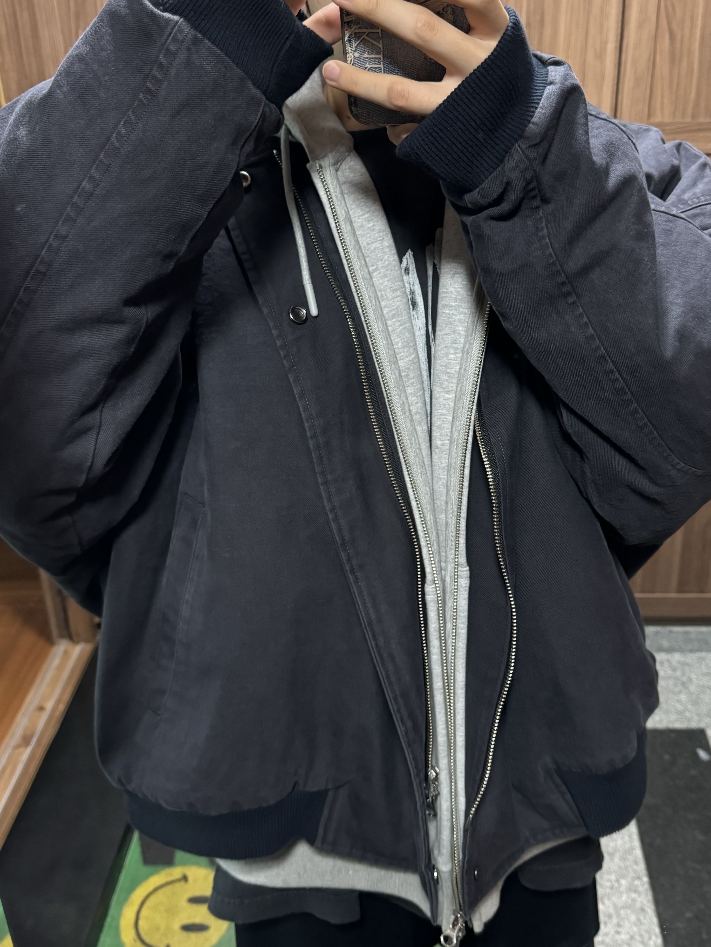 Nonnod Sulfur Dye Serge Bomber Jacket Vintage Navy Black, Nonnod Scuba Zip Hoodie Grey 착용 스타일 - 1