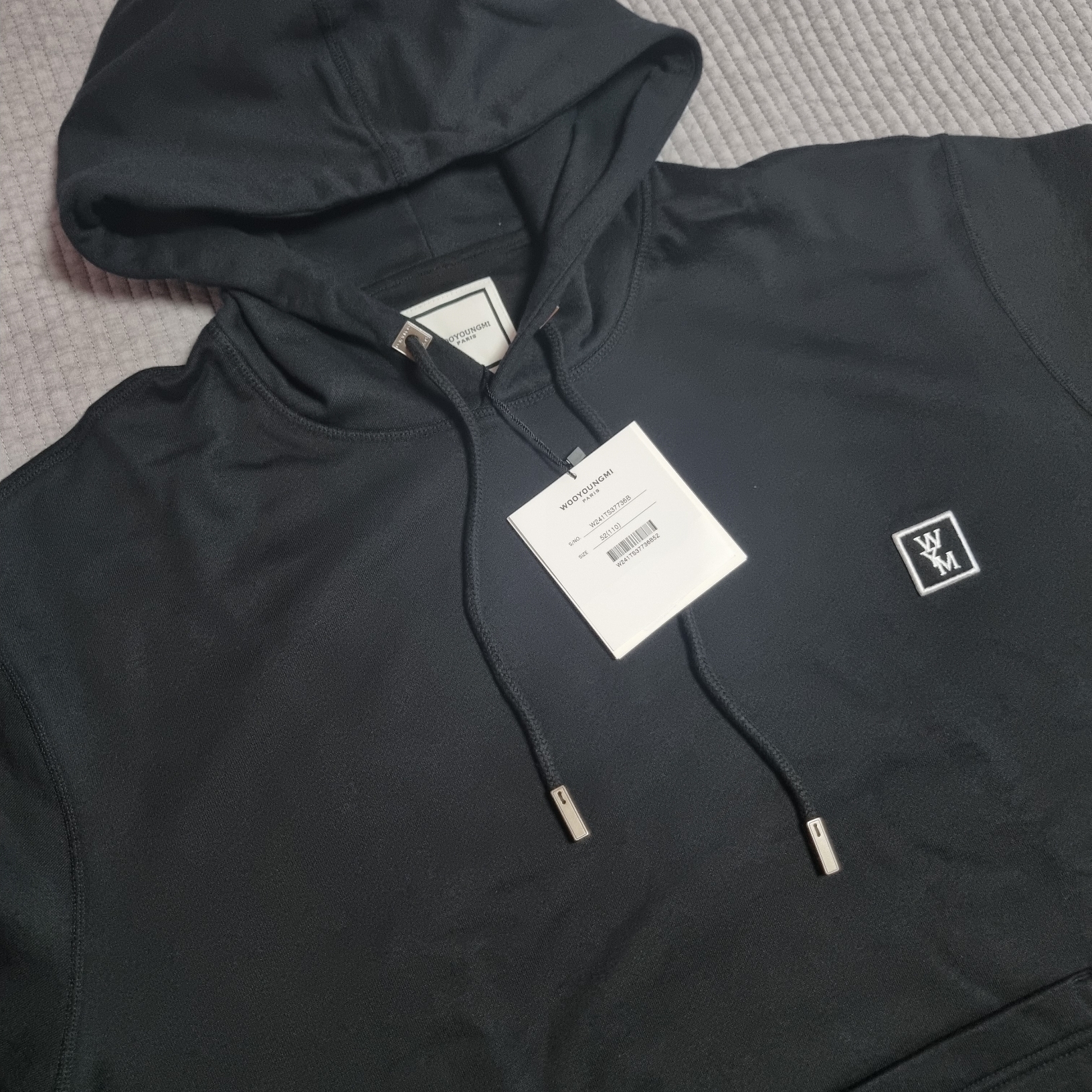 Wooyoungmi Cotton Back Logo Hooded Sweatshirt Black - 24SS 착용 스타일 - 2