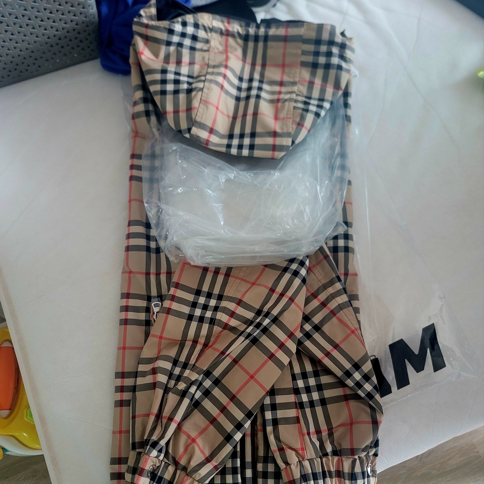 Burberry Reversible Vintage Check Hooded Jacket Archive Beige 착용 스타일 - 3