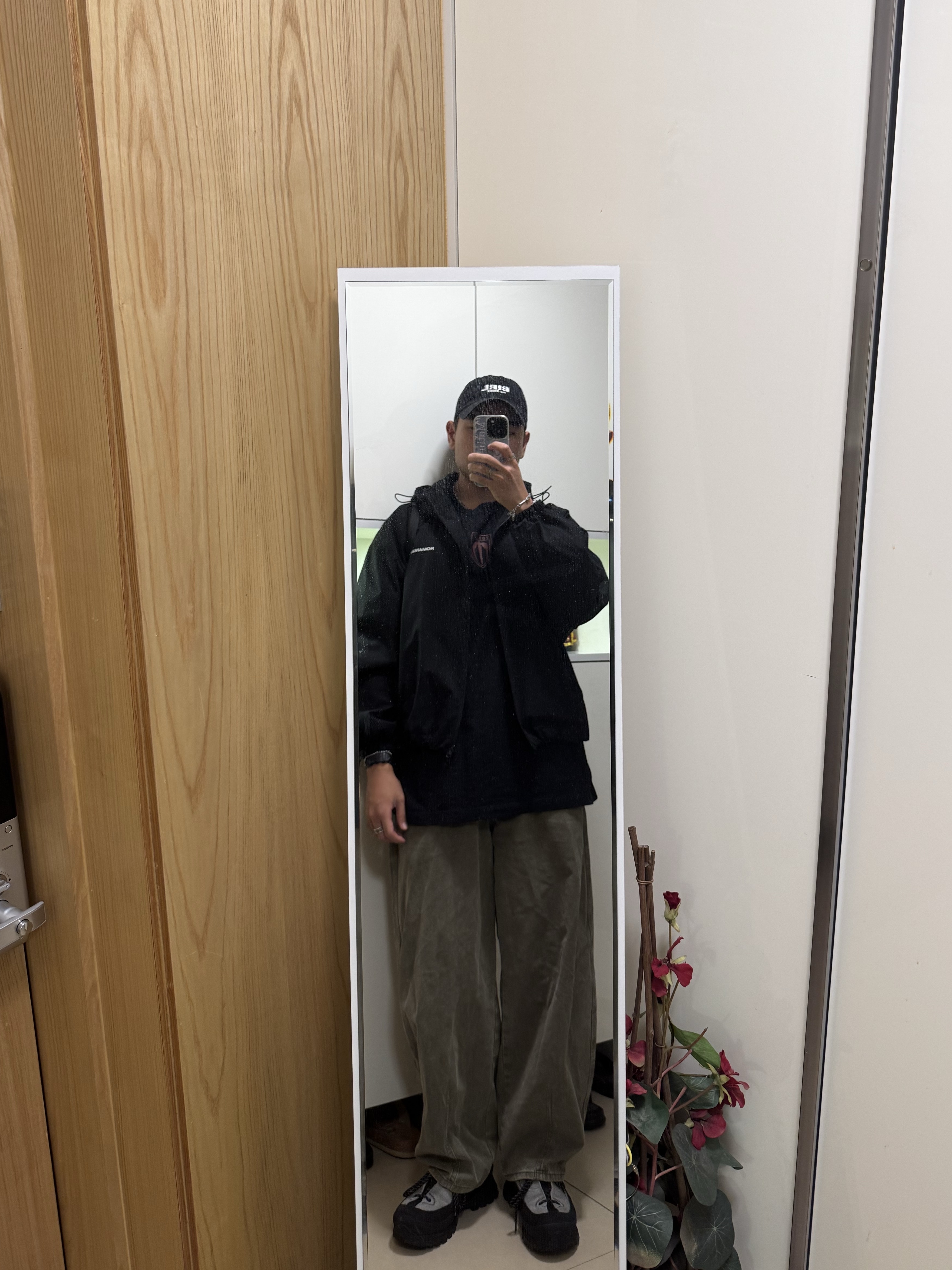 Kinchi x Vatoz Zig Grey 착용 스타일
