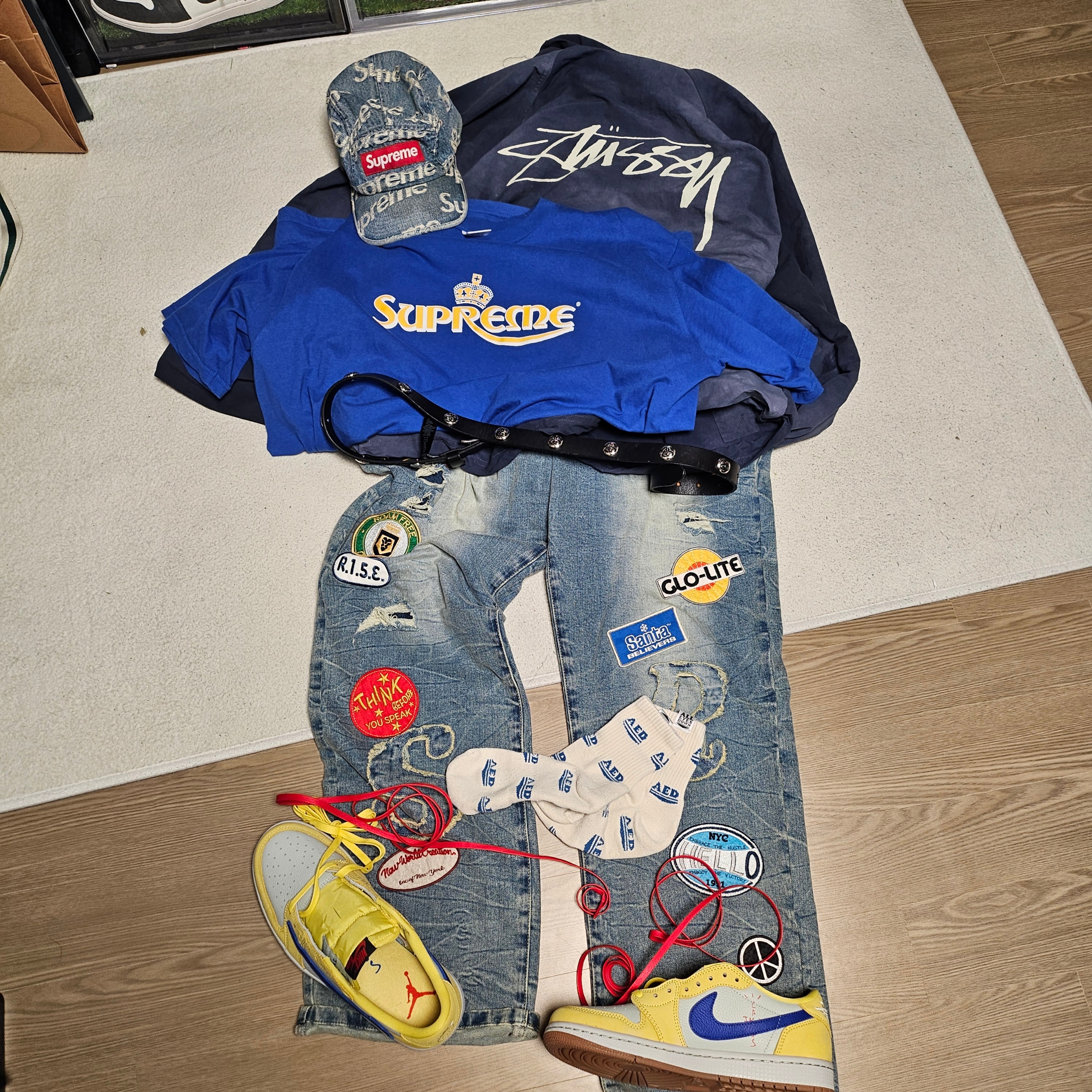 Supreme Frayed Logos Denim Camp Cap Blue - 21SS, Stussy SS Link Studded Belt Black 착용 스타일 - 1
