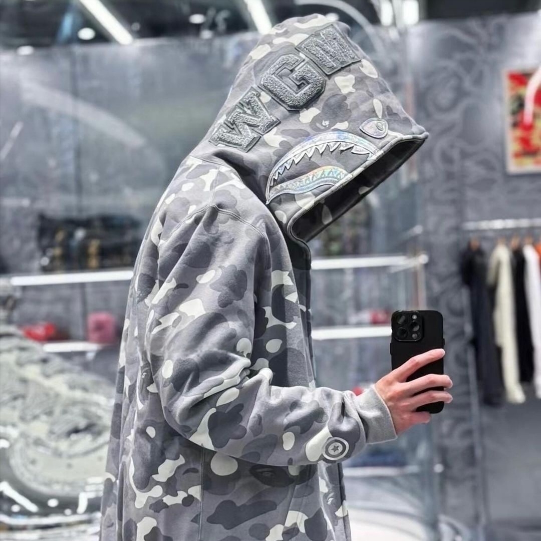 BAPE City Camo Shark Full Zip Hoodie Grey 착용 스타일