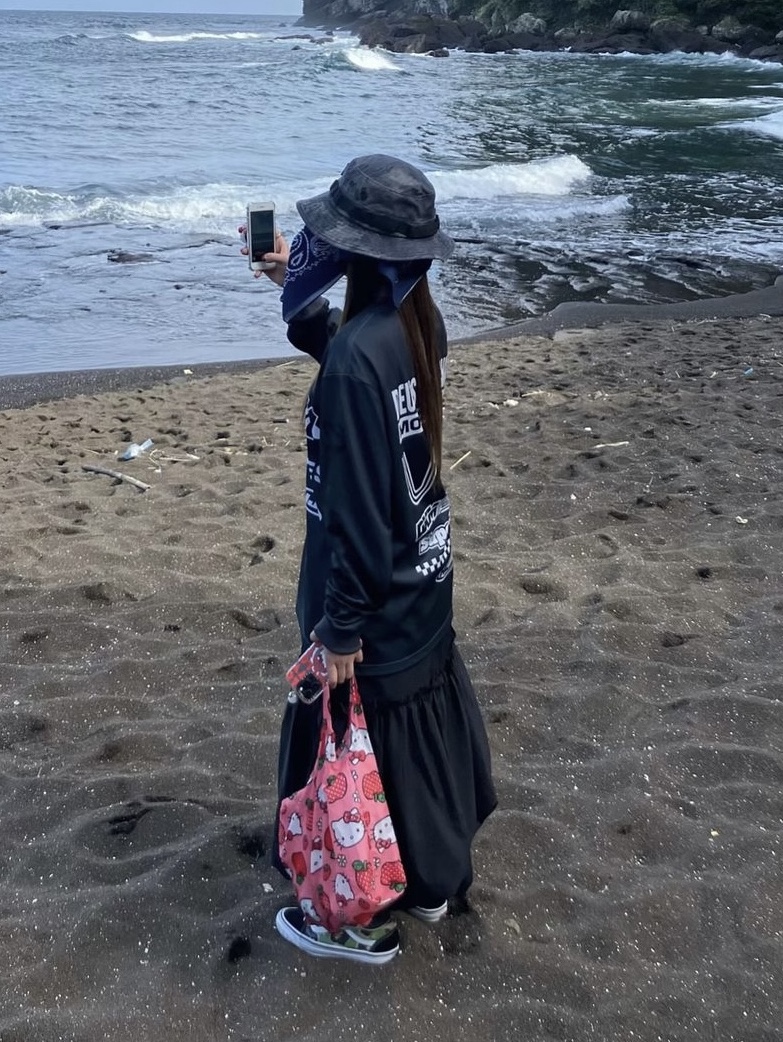 Supreme Hav-A-Hank Bandanas Multicolor (Set of 3) - 24SS, Vans x BAPE Old Skool TB LX Black 착용 스타일 - 1