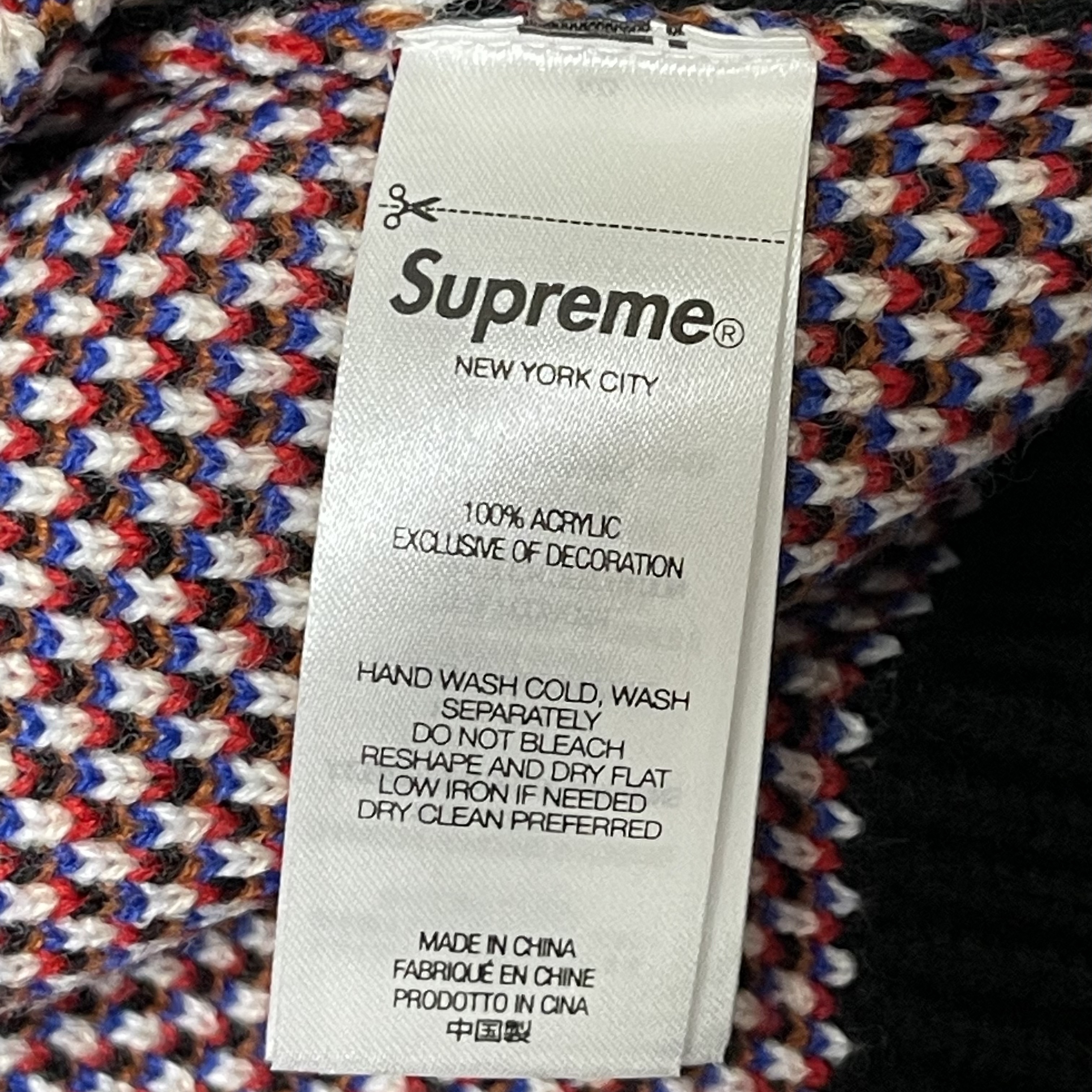 Supreme Snow White Sweater Black - 24FW 착용 스타일 - 6