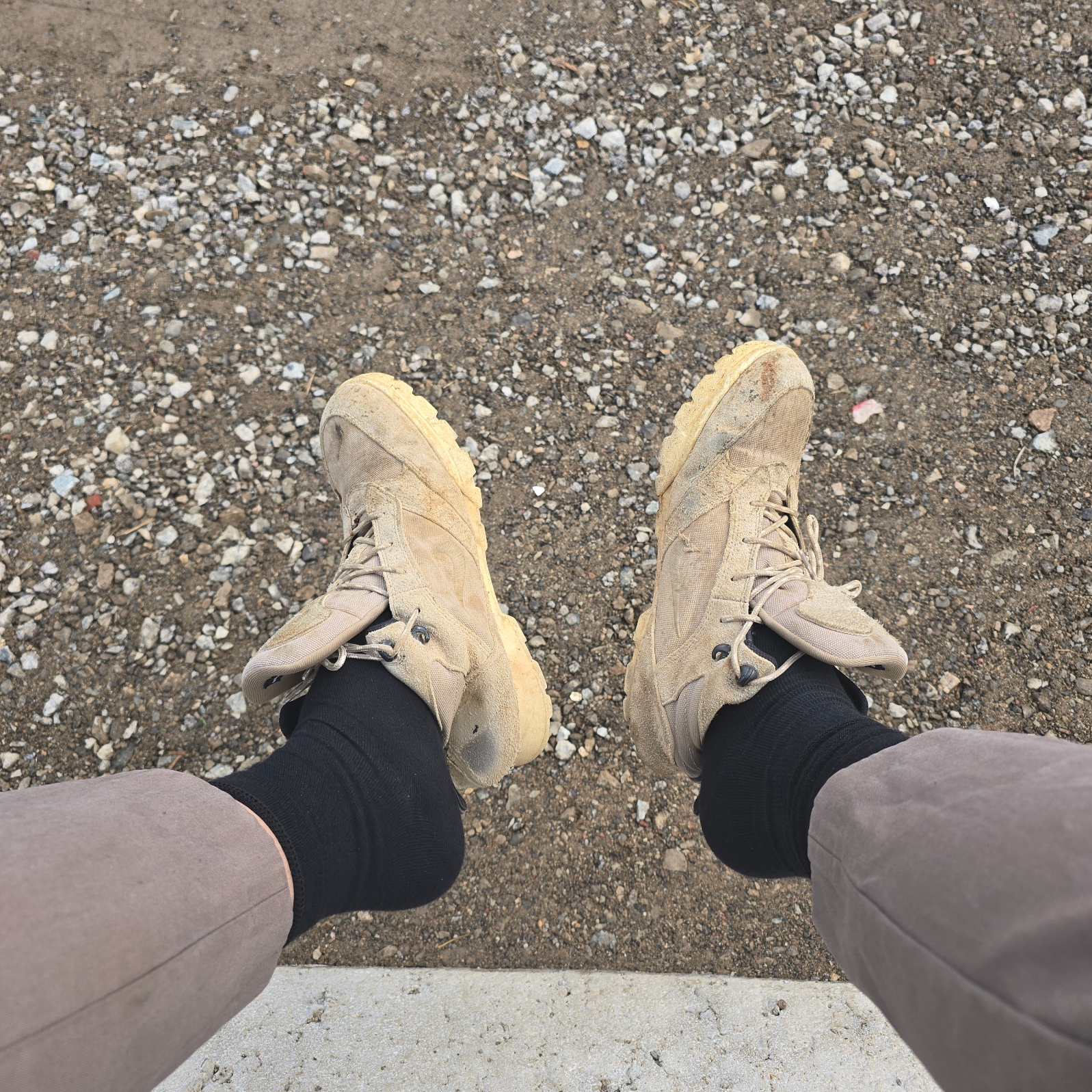 Nike ACG Torre Mid Waterproof Khaki Burnt Sienna 착용 스타일