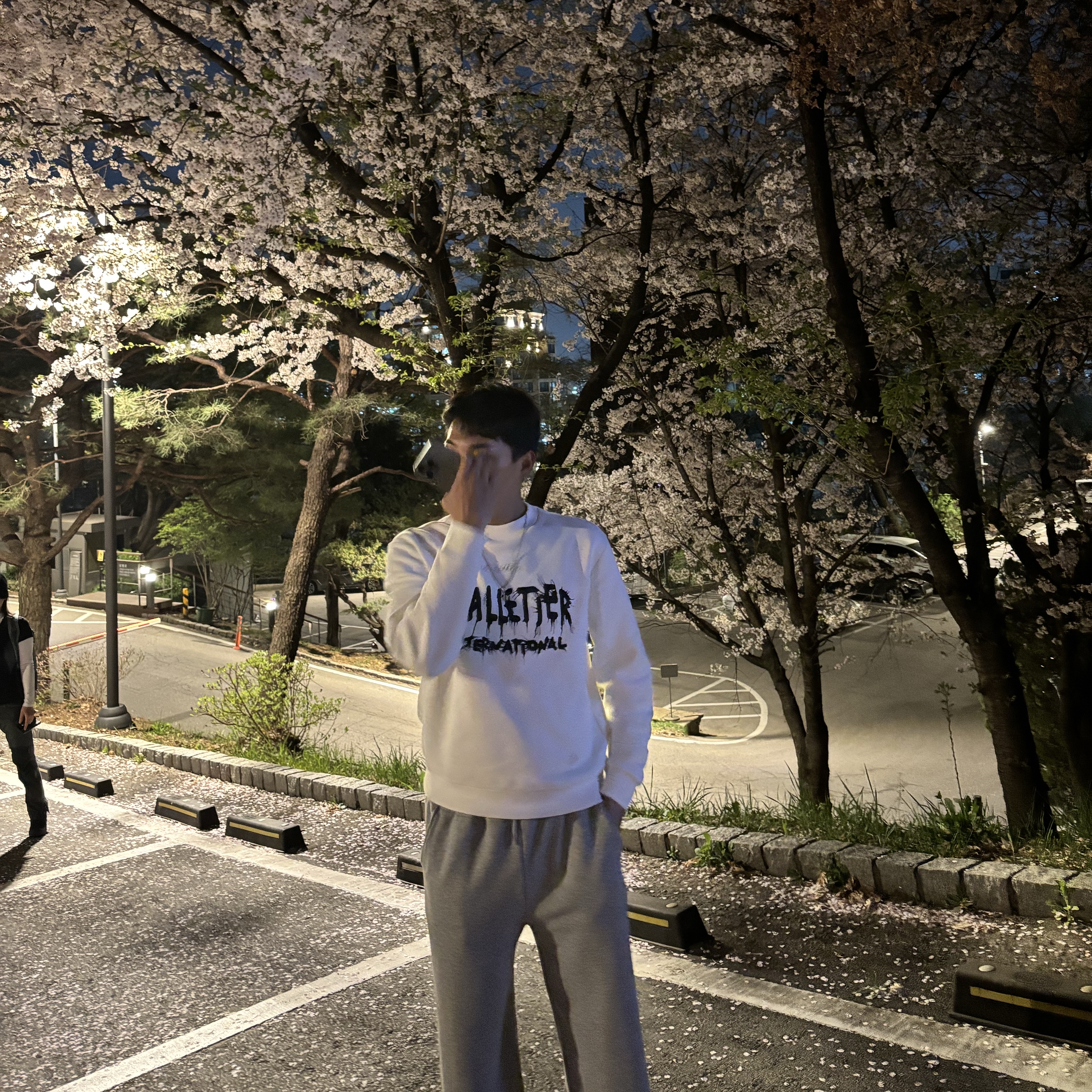 Louis Vuitton Cotton Sweatshirt Monochrome Milky White 착용 스타일