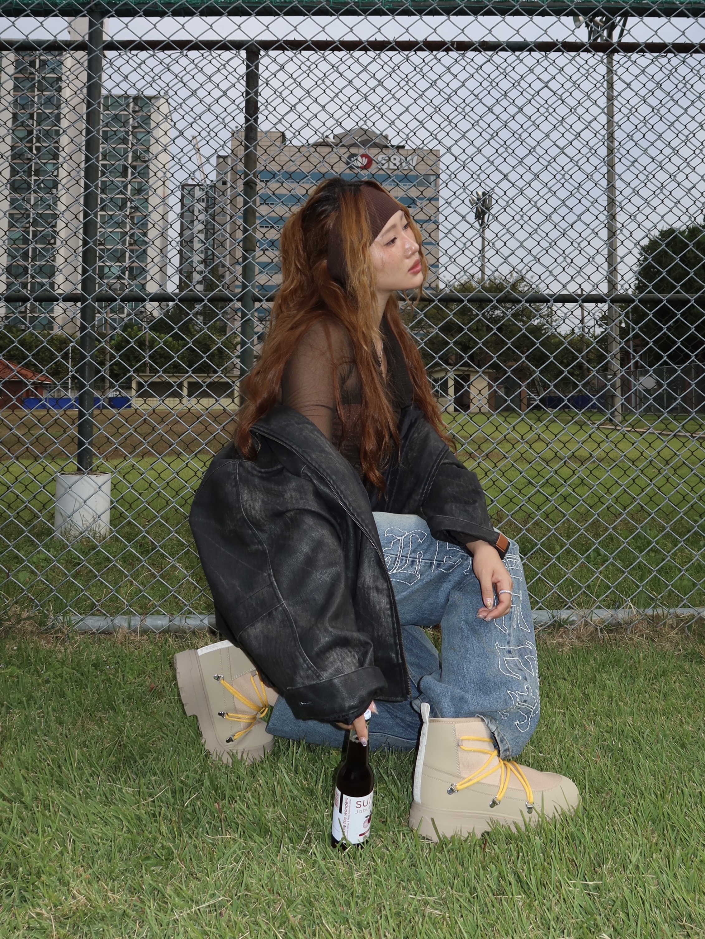 (W) Leey Strap Stitch Boots Cut Pants Black, (W) Bohemian Seoul Shirring Halter Warmer T-Shirt Khaki Brown 착용 스타일 - 6