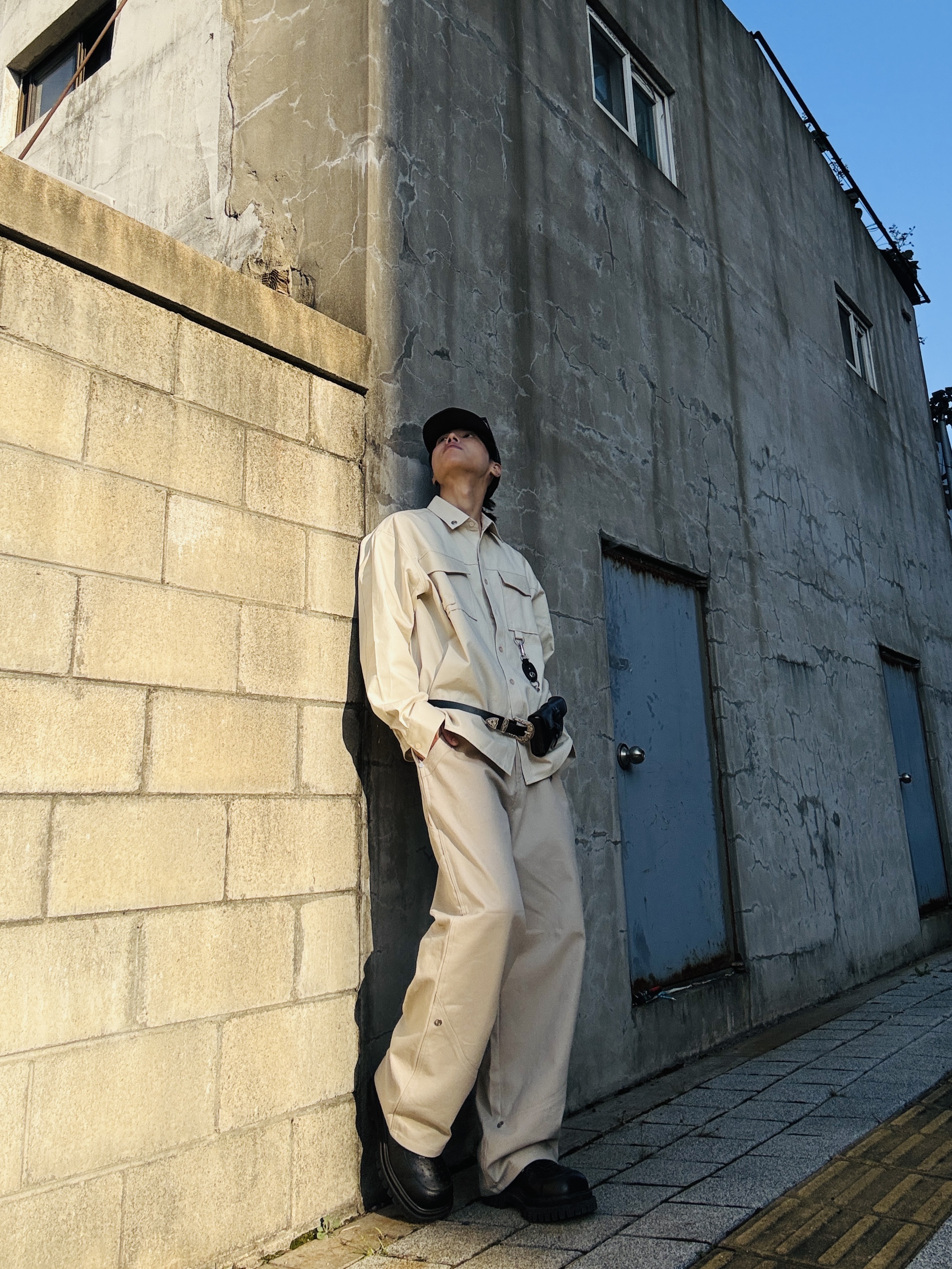 Gentle Monster x Maison Margiela MM007 Black Black 착용 스타일 - 9