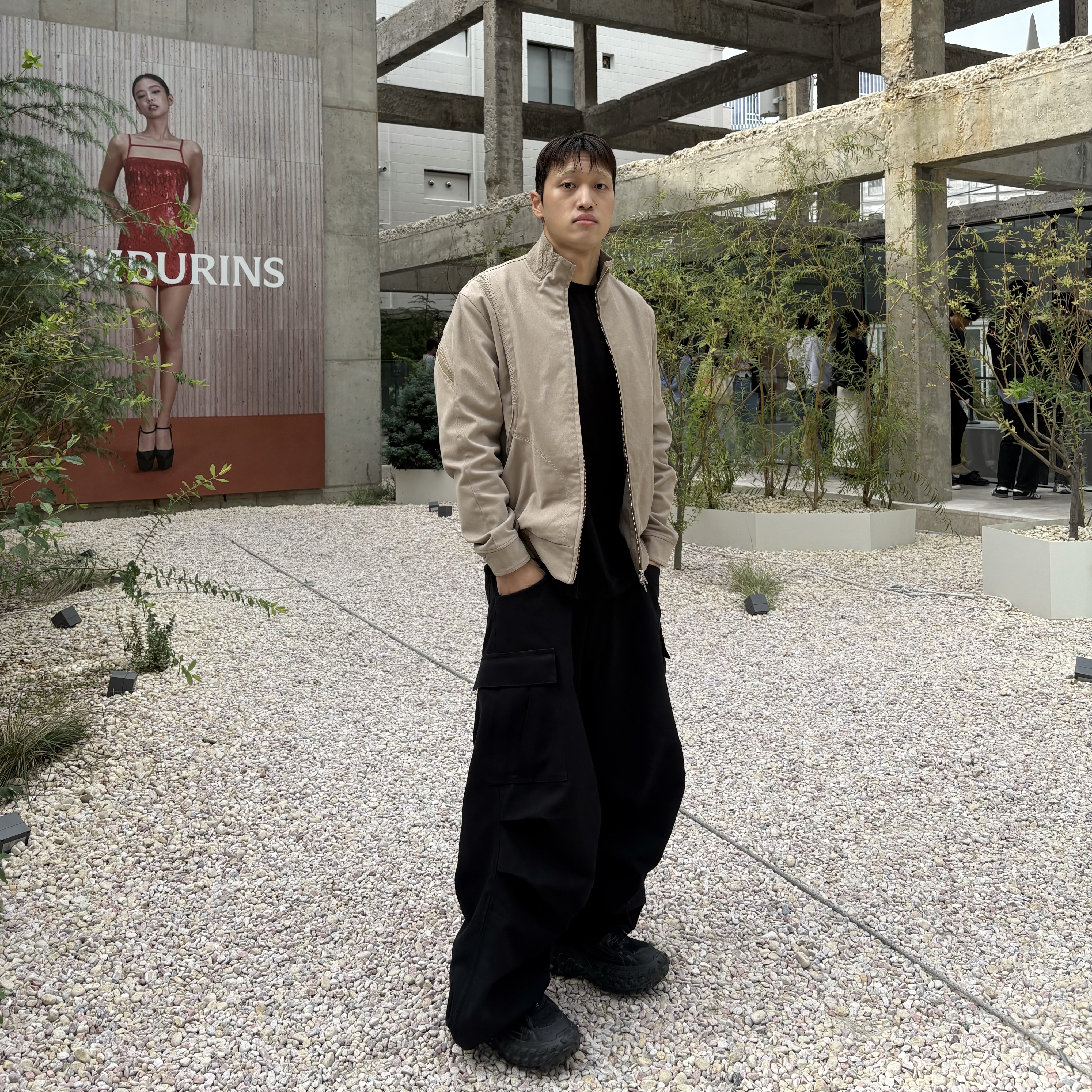 Xlim Ep.3 01 Jacket Beige, Nonnod Side Zip Cargo Pants Black 착용 스타일 - 4
