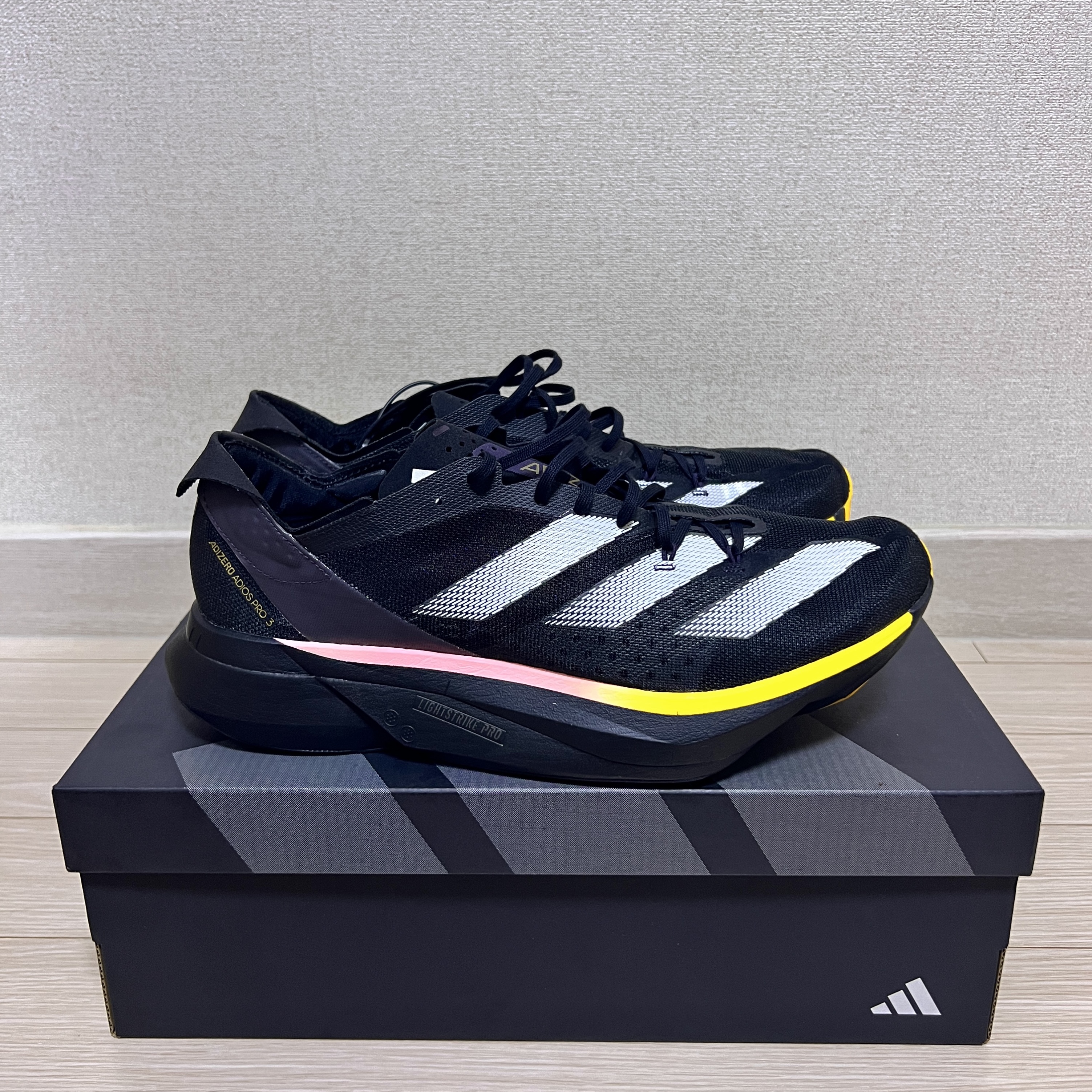 Adidas Adizero Adios Pro 3 Core Black Zero Metalic 착용 스타일 - 1