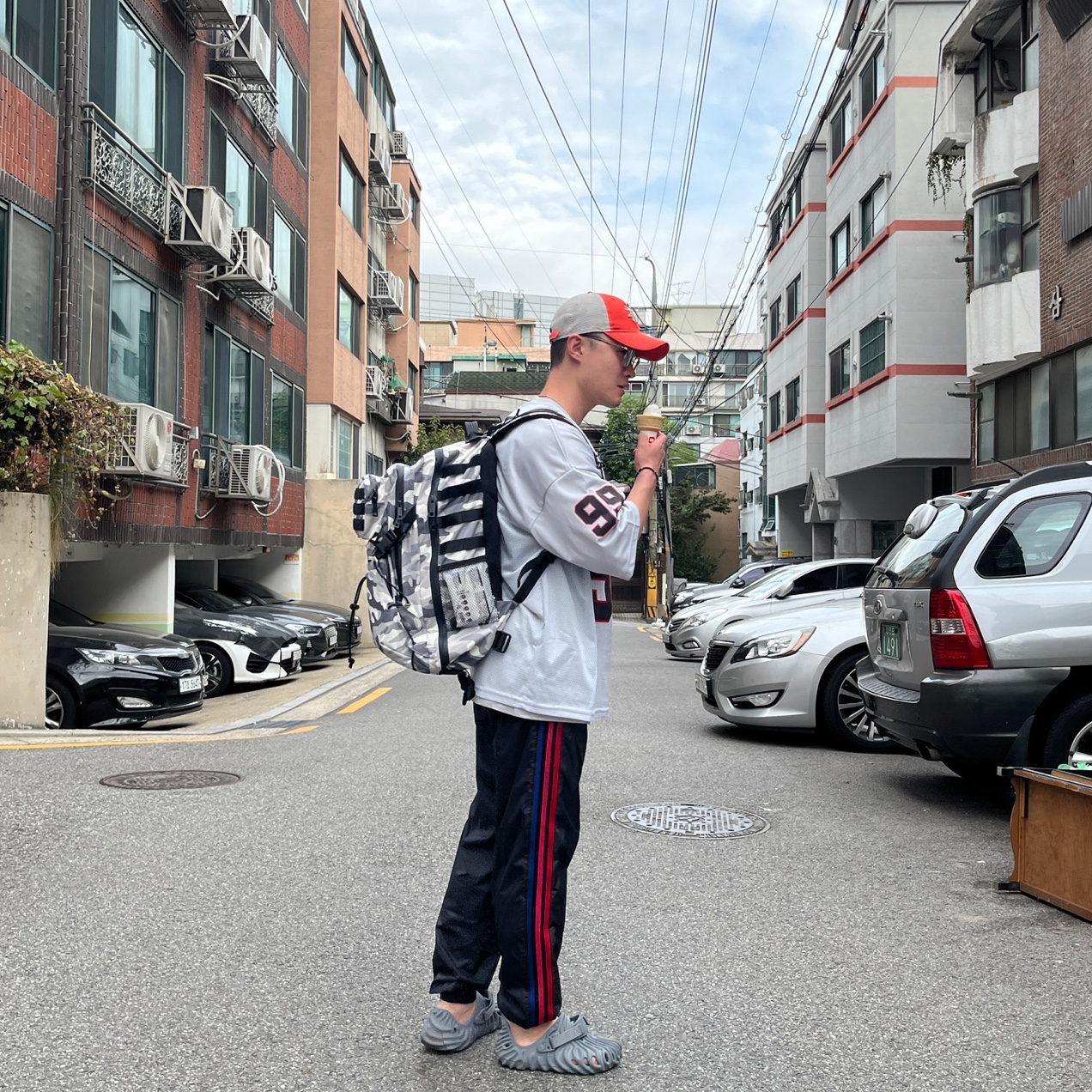 Stussy New Era 9twenty Basic Trucker Orange, Crocs x Salehe Bembury Pollex Clog Niagara 착용 스타일