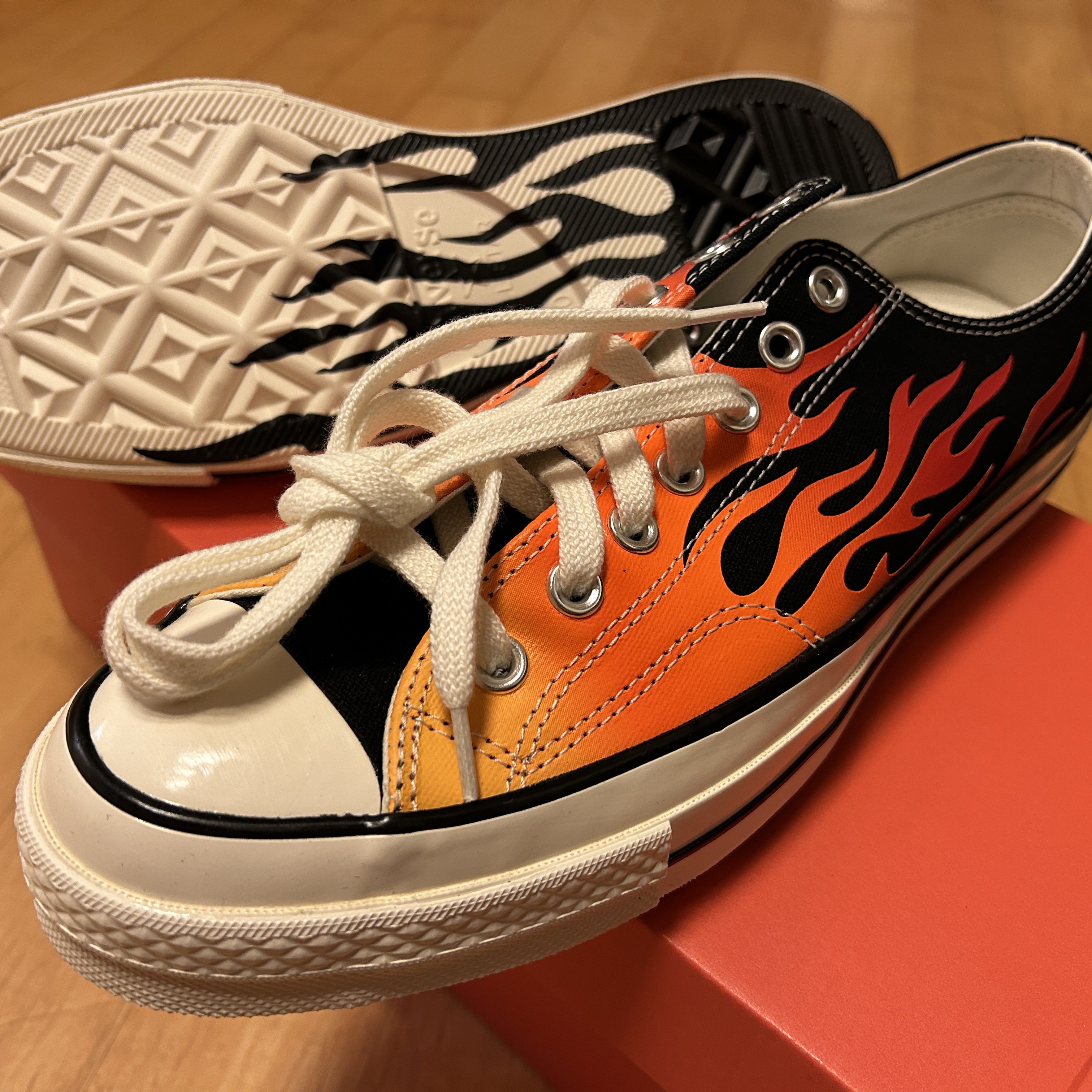Converse Chuck 70 Ox Archive Print Flames Black 착용 스타일