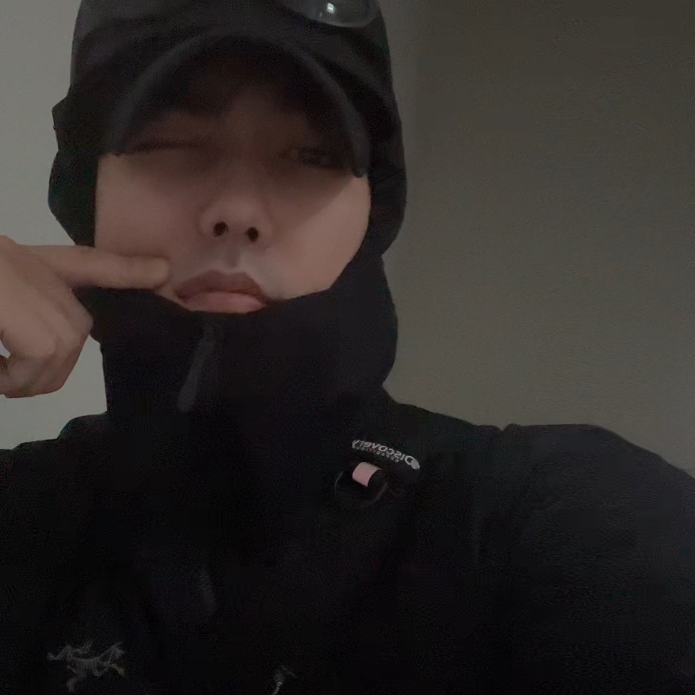 Oakley Eye Jacket Redux Matte Black Frame Prizm Grey Lenses High Bridge Fit, Arc'teryx Atom SL Hoody Black 착용 스타일 - 1