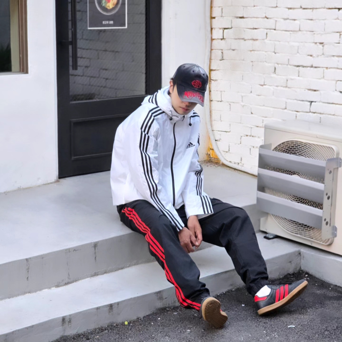 Adidas Essential 3S Woven Windbreaker Jacket White - KR Sizing, Adidas Samba OG Carbon Better Scarlet 착용 스타일 - 3