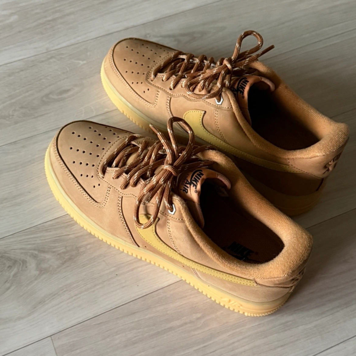 Nike Air Force 1 '07 WB Flax 착용 스타일