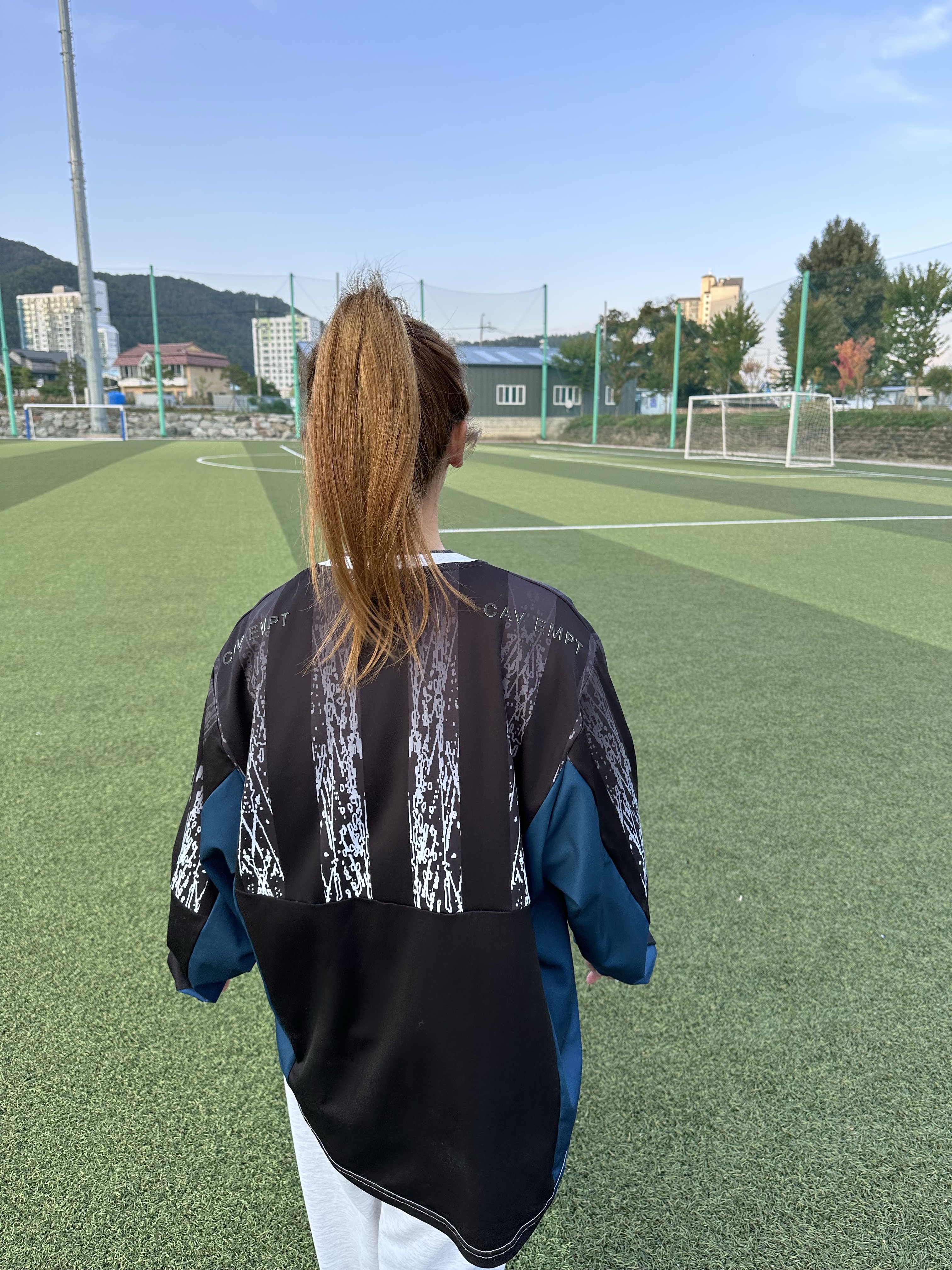 Nike x Cav Empt Long Sleeve Graphic Shirt Jersey, Nike x Cav Empt Vest Navy 착용 스타일 - 1