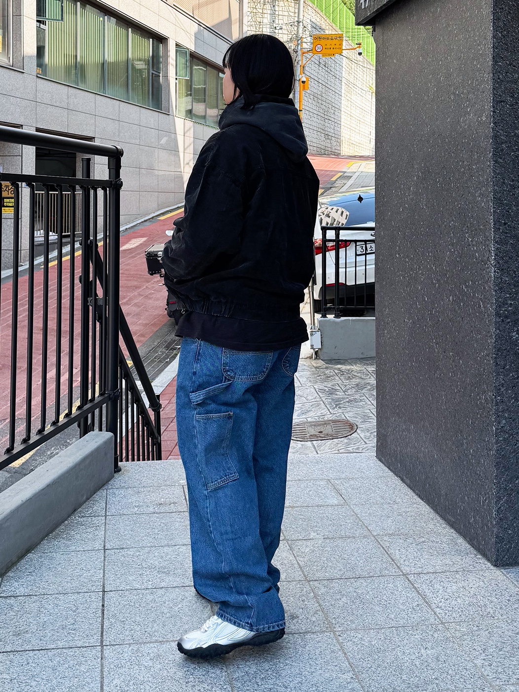 QT8 GARMENTS TL Washed Oxford Harrington Jacket Black, QT8 Garments TL Denim Carpenter Pant Deep Blue 착용 스타일 - 2