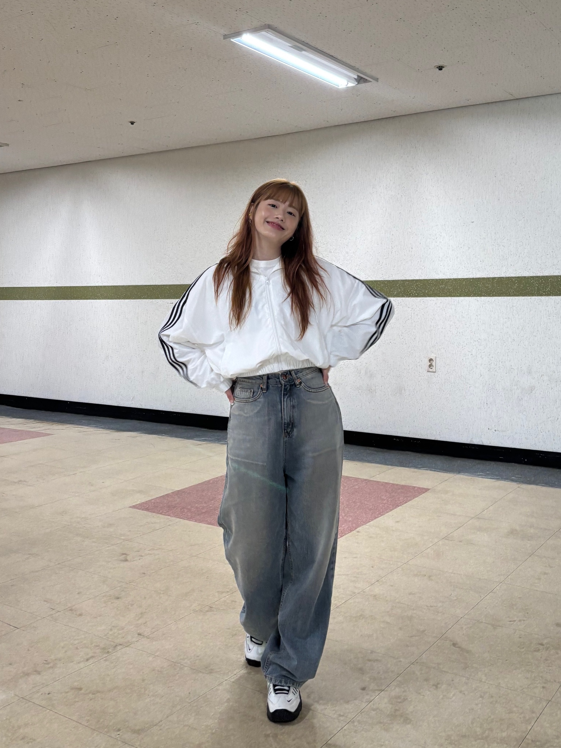 (W) Adidas Essential 3-Stripes Woven Windbreaker Jacket White - KR Sizing, Nike x Ambush Air Adjust Force SP Summit White and Black 착용 스타일 - 1