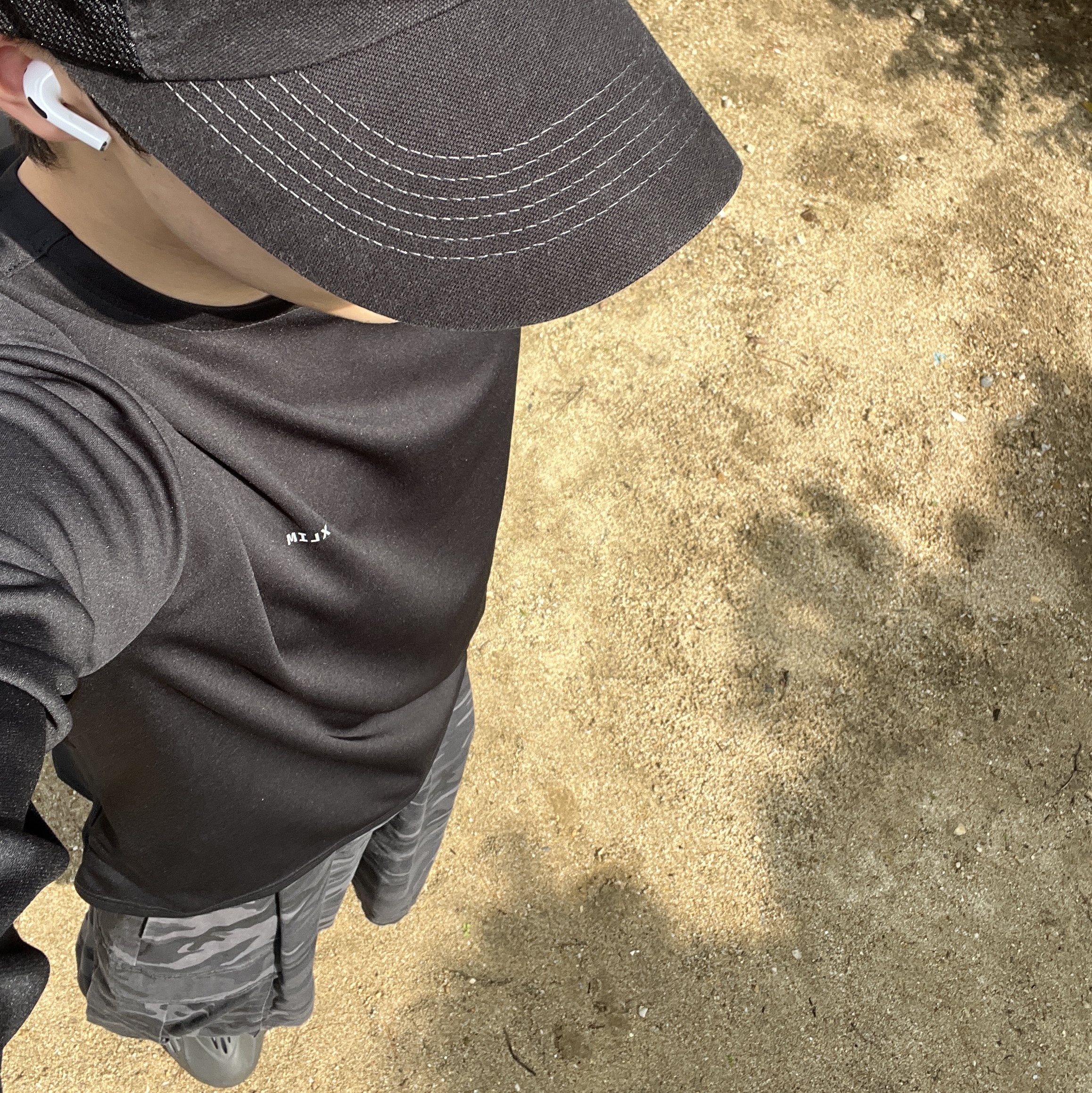 Undermycar Mu.46 Anti Fxxking Logo Play Big Cargo Rip-Camo Shorts Camo Gray, Adidas Yeezy Foam RNNR Onyx 착용 스타일