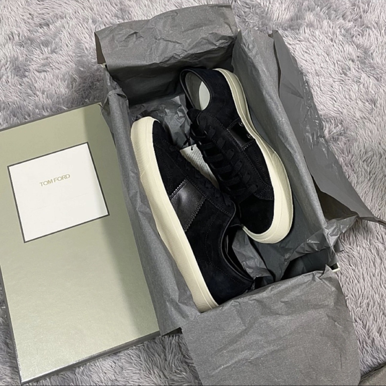 Tom Ford Suede Cambridge Sneakers Black 착용 스타일