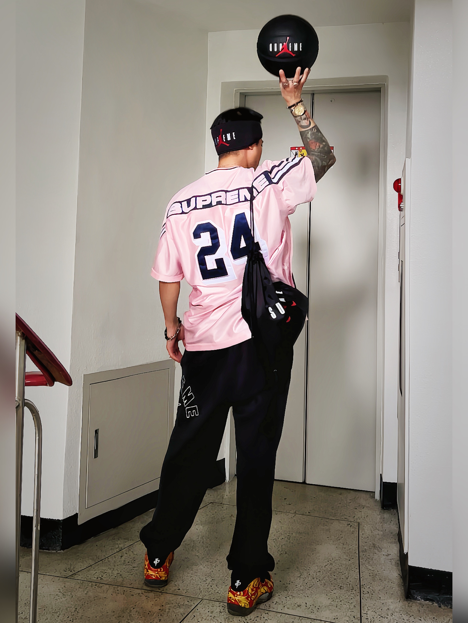 Supreme x Jordan Headband Black - 24FW, Supreme x Jordan Drawstring Bag Black - 24FW 착용 스타일 - 5