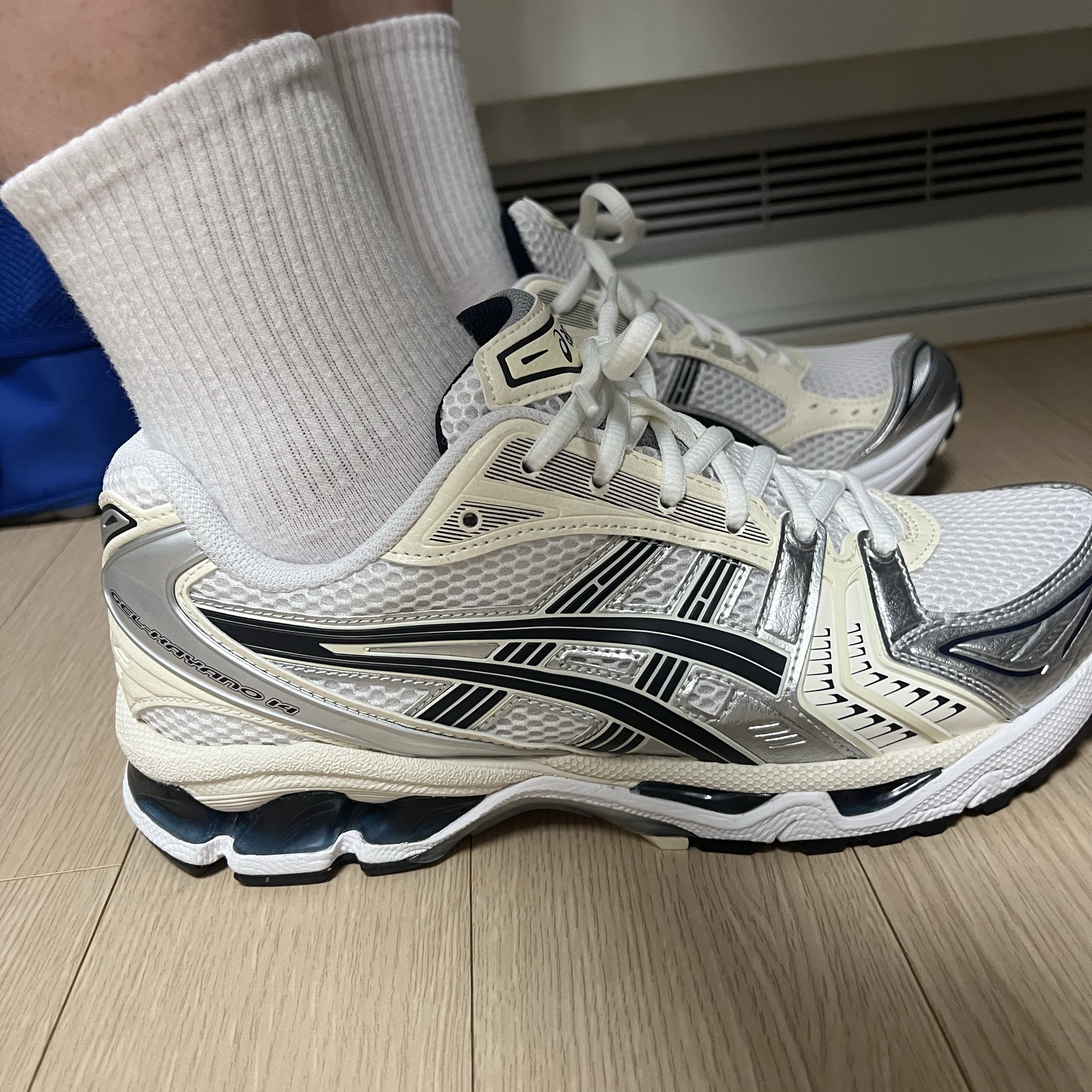 (W) Asics Gel-Kayano 14 White Midnight 착용 스타일
