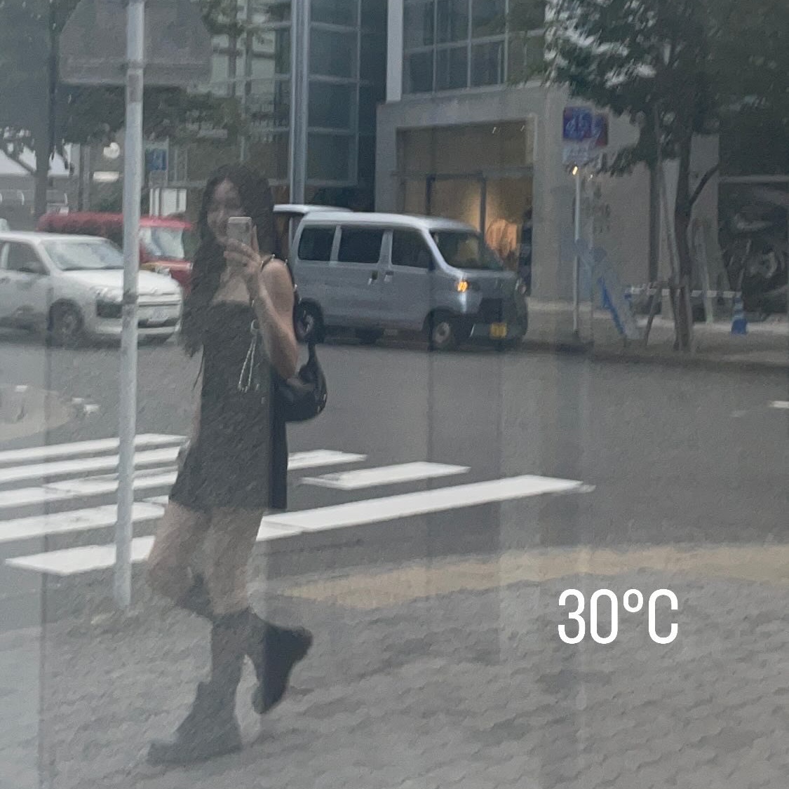 (W) Celine Triomphe 01 Sunglasses in Acetate Black, Dr. Martens 1460 Nappa Leather Lace Up Boots Black 착용 스타일 - 2