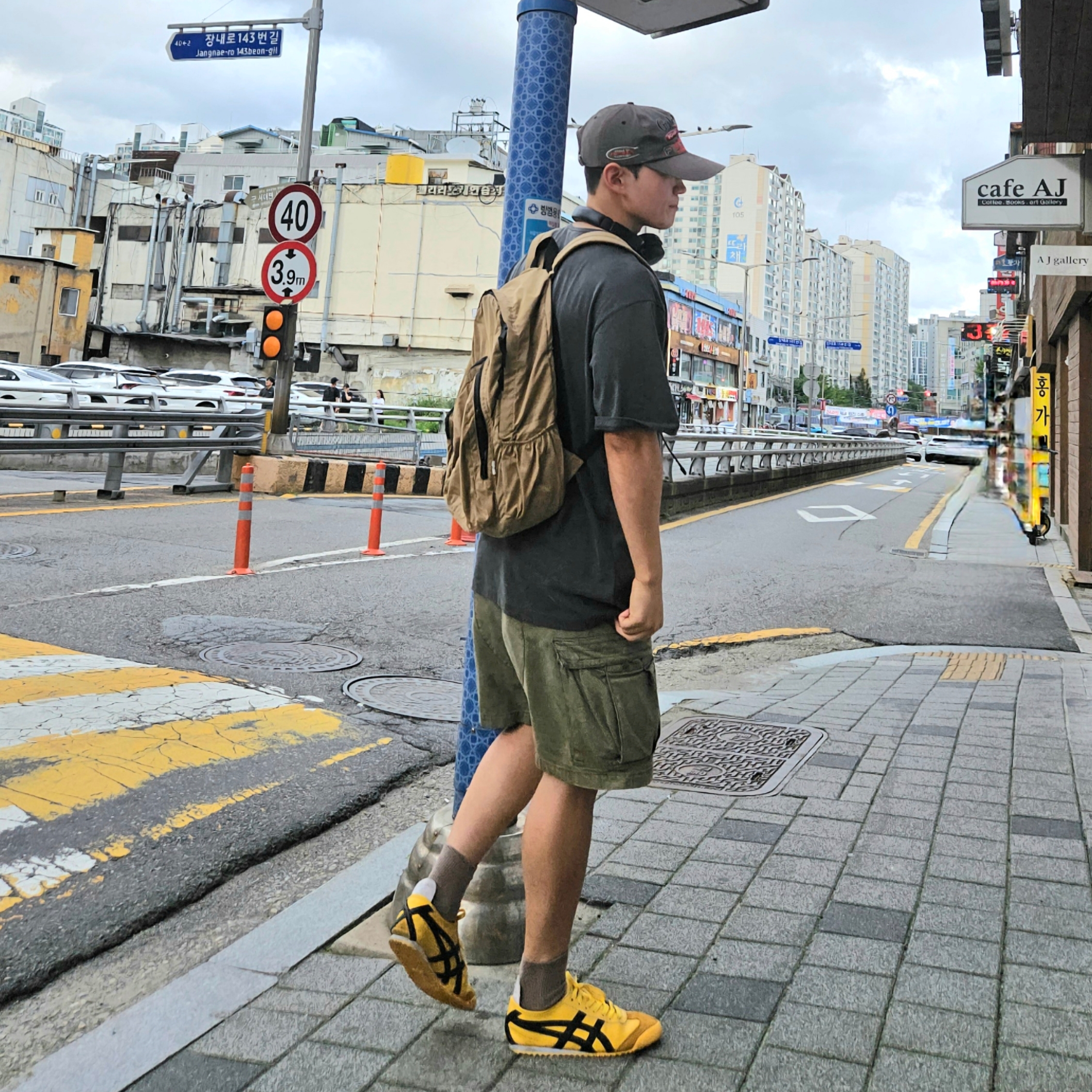 Onitsuka Tiger Mexico 66 Yellow Black 착용 스타일 - 2