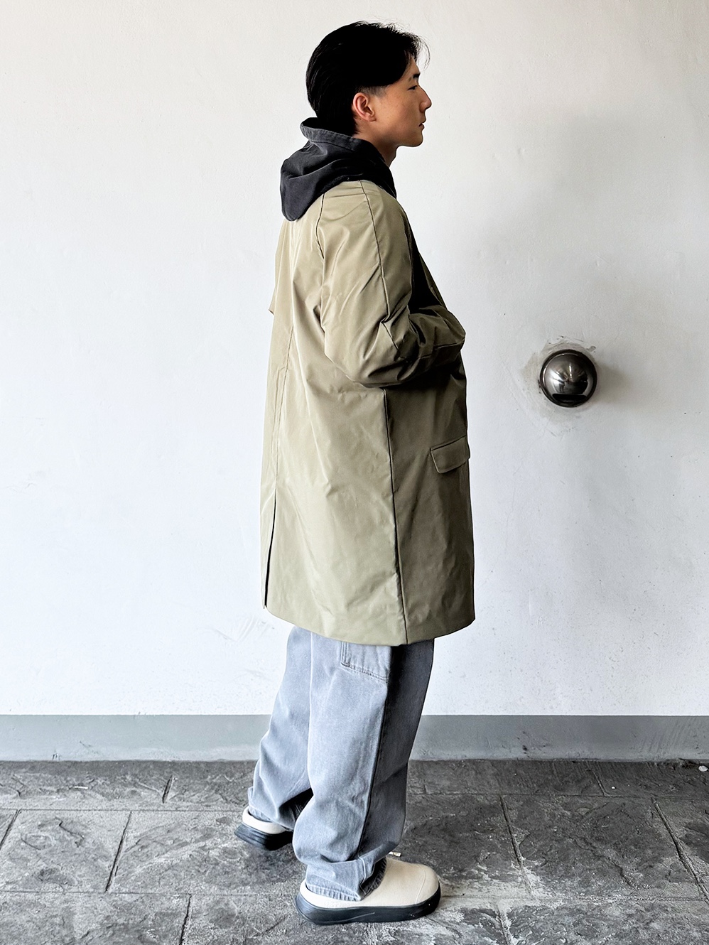 QT8 GARMENTS TL Oversized Raglan Coat Olive, QT8 Garments TL Denim Carpenter Pant Grey 착용 스타일 - 2