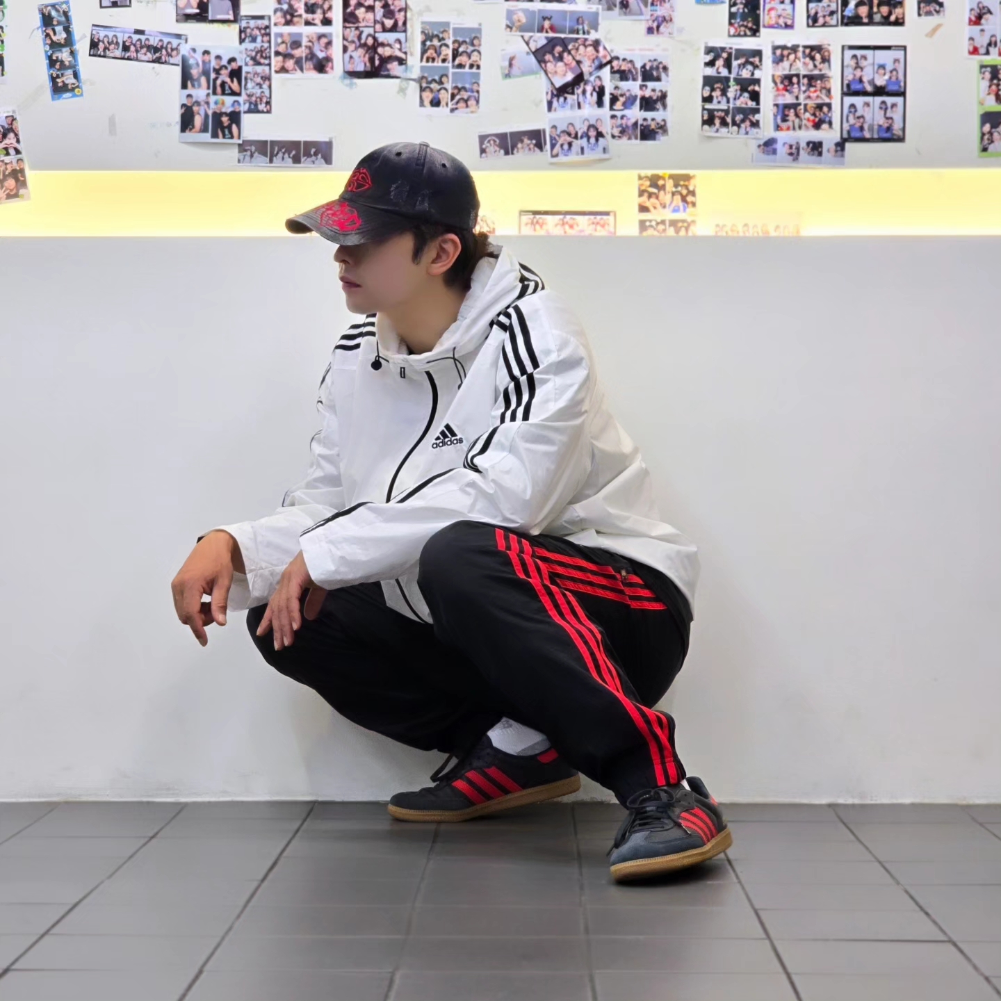 Adidas Essential 3S Woven Windbreaker Jacket White - KR Sizing, Adidas Samba OG Carbon Better Scarlet 착용 스타일 - 1