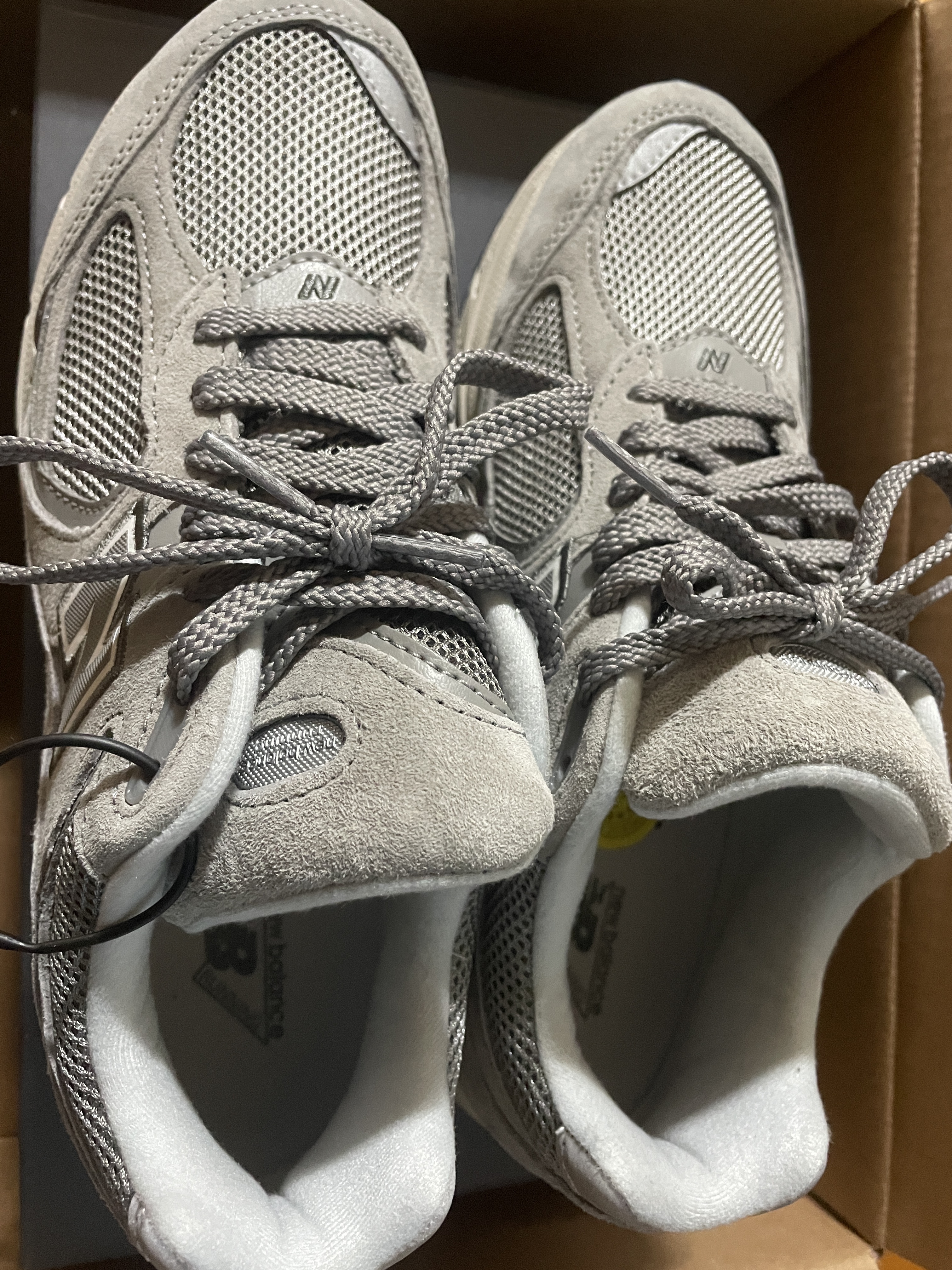 New Balance 2002R Grey 착용 스타일